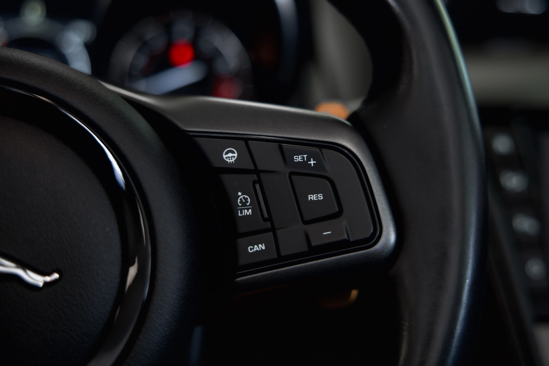 JAGUAR F-Type Convertible V6 S/C AWD-image-24