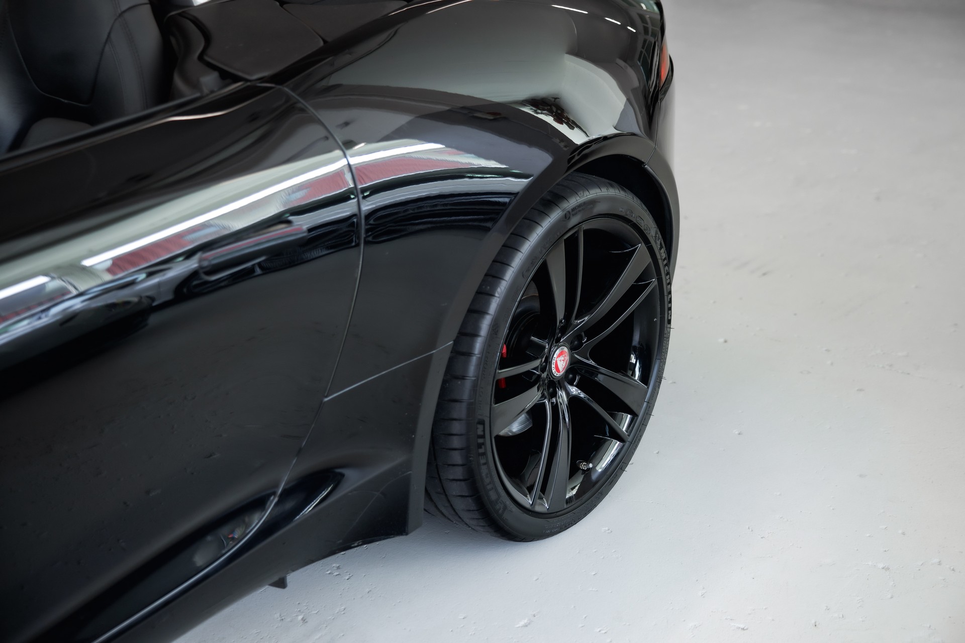 JAGUAR F-Type Convertible V6 S/C AWD-image-18
