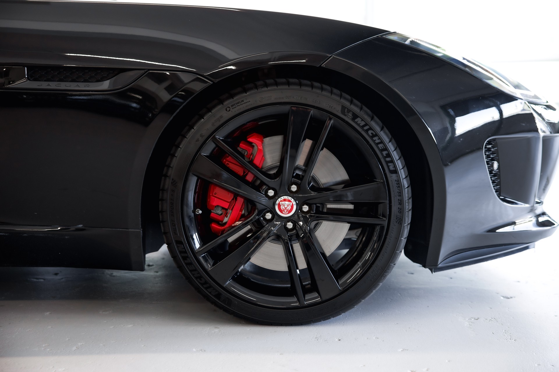 JAGUAR F-Type Convertible V6 S/C AWD-image-13