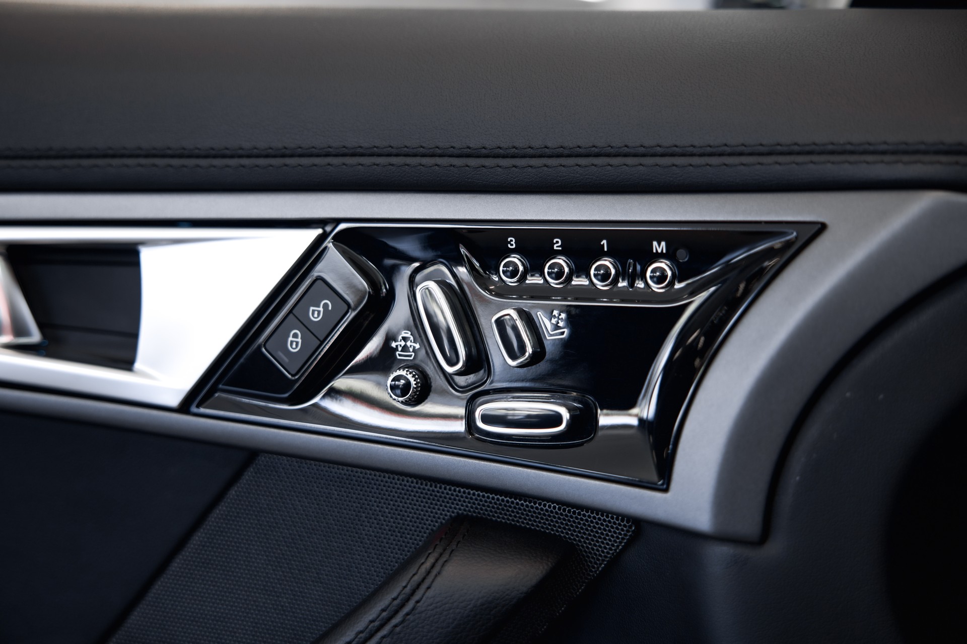 JAGUAR F-Type Convertible V6 S/C AWD-image-22