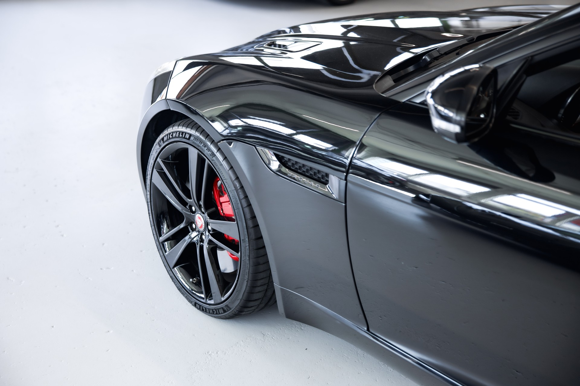 JAGUAR F-Type Convertible V6 S/C AWD-image-17