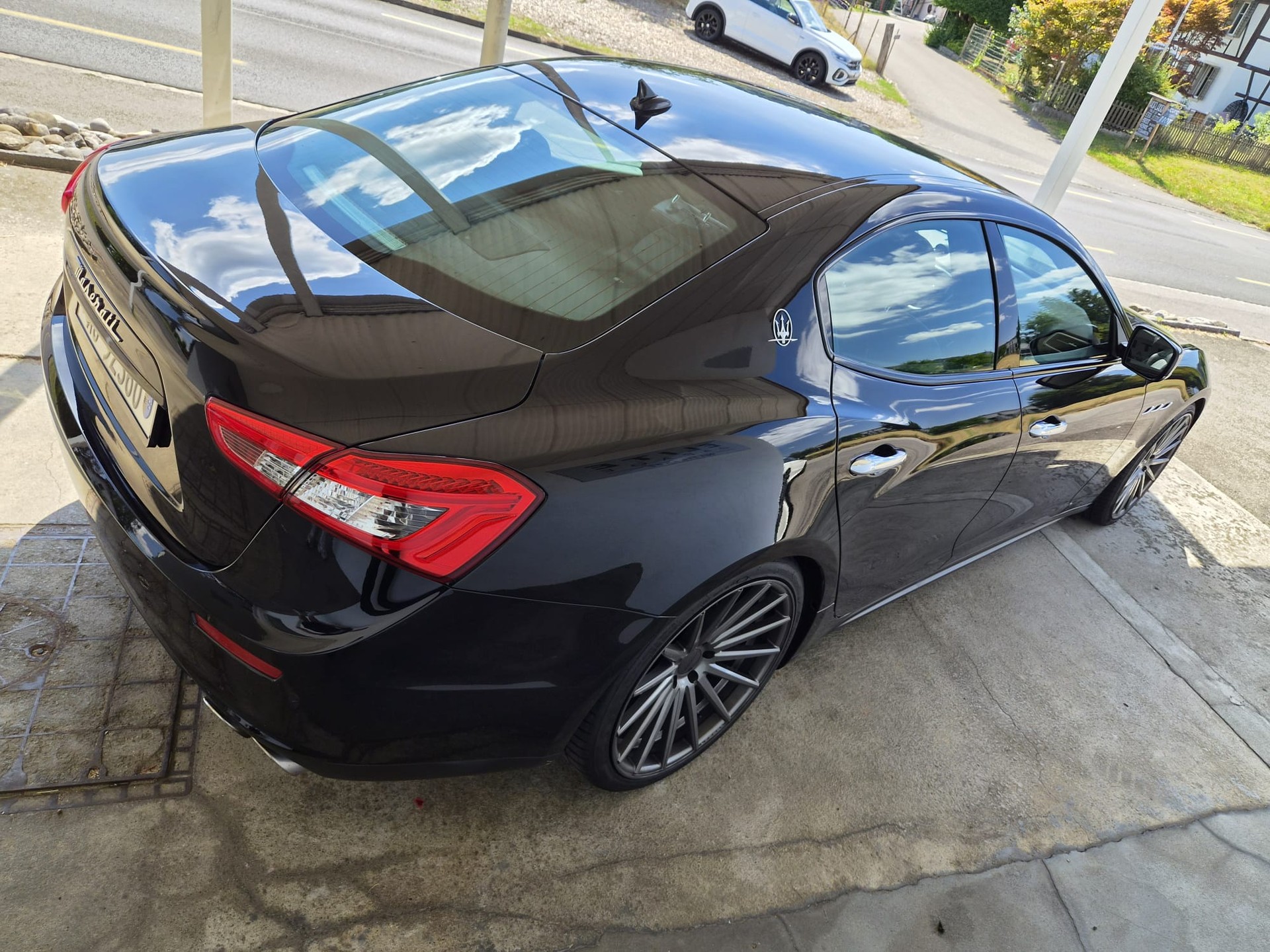 MASERATI Ghibli S Q4 3.0 V6 Swiss Mountain Ed. Automatica-image-4
