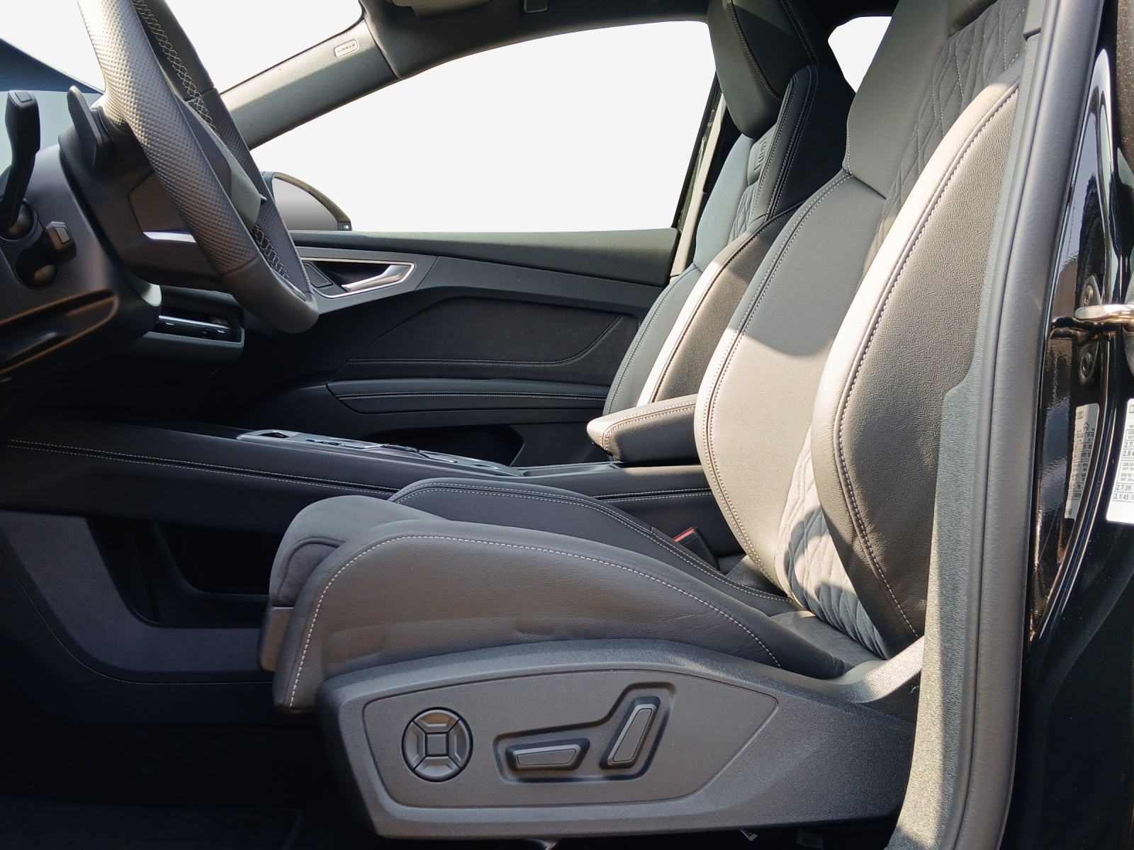 AUDI Q4 e-tron SUV quattro performance-image-7