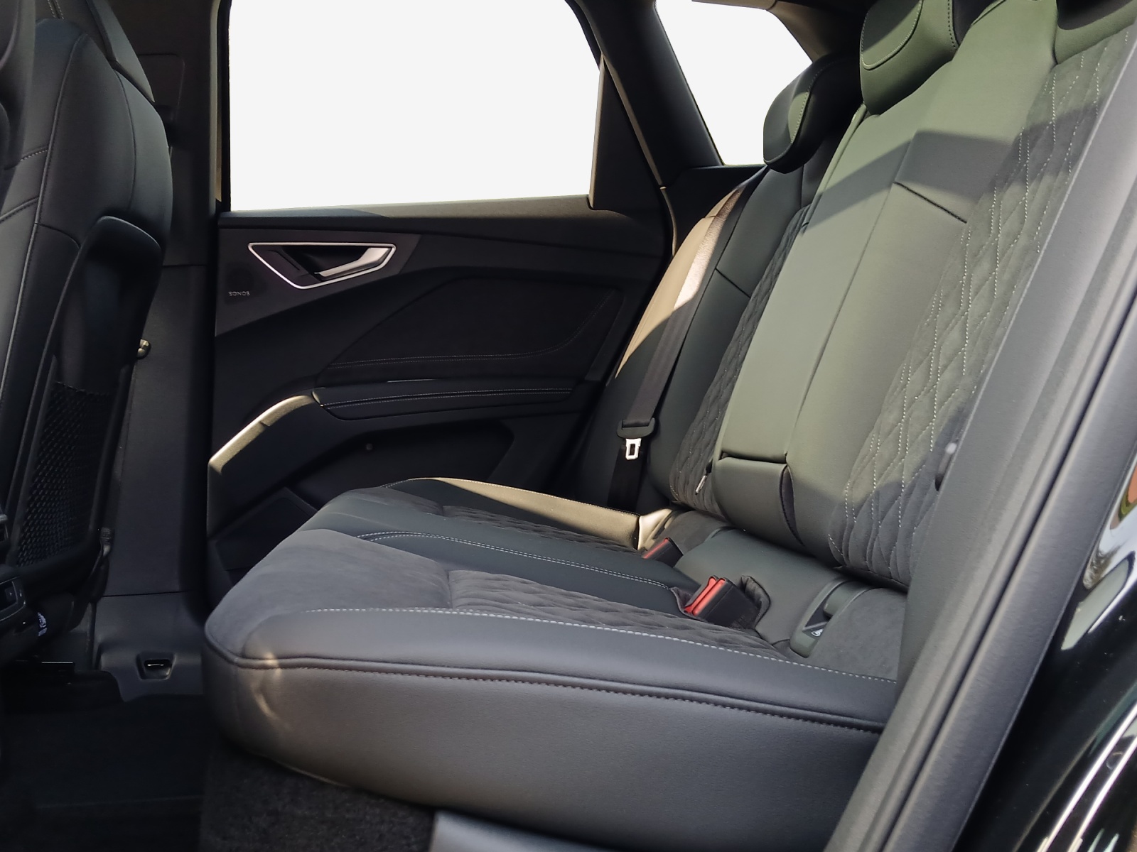 AUDI Q4 e-tron SUV quattro performance-image-11