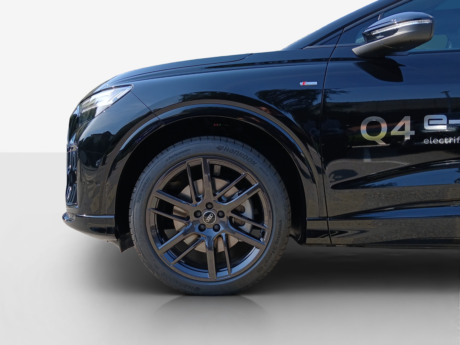 AUDI Q4 e-tron SUV quattro performance-image-13