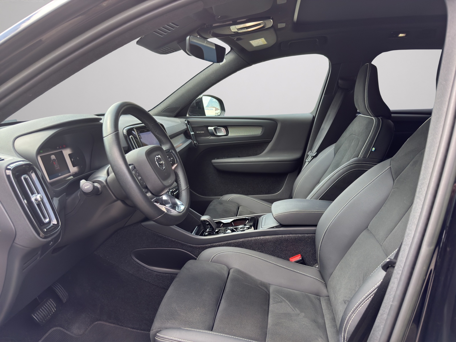 VOLVO XC40 2.0 B4 MH Ultimate Dark AWD-image-7