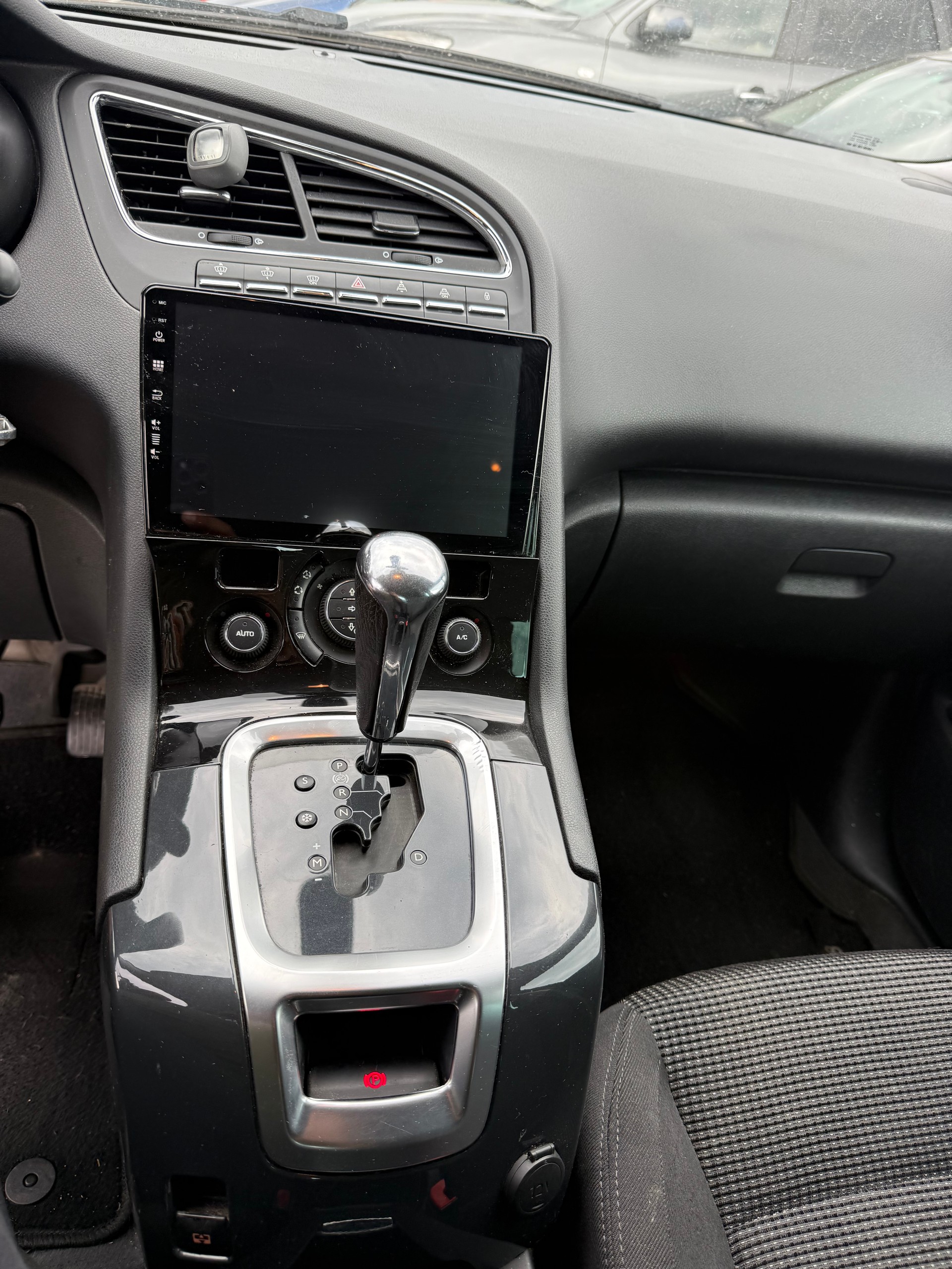 PEUGEOT 5008 1.6 16V T Sport Pack Automatic-image-6