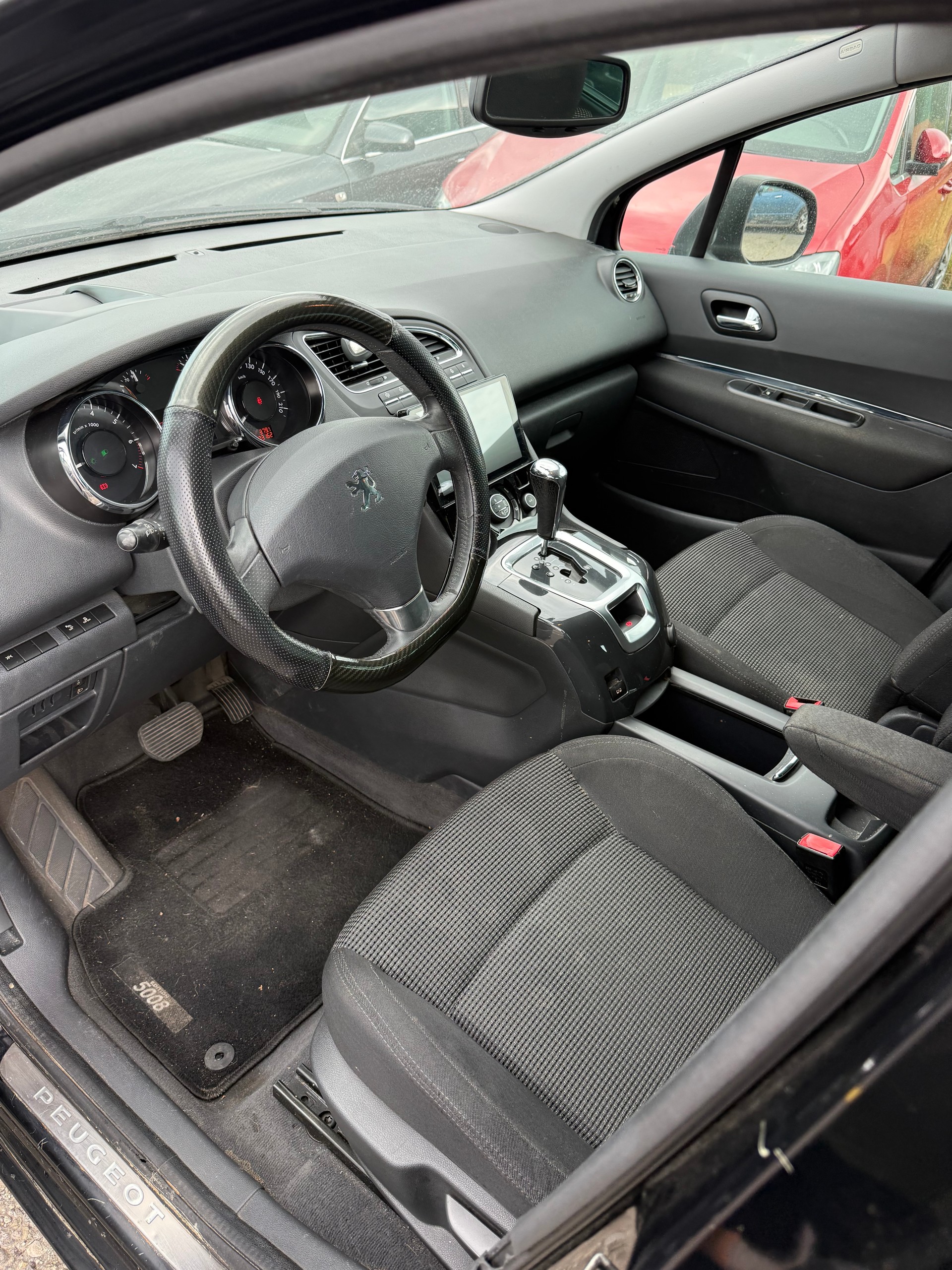 PEUGEOT 5008 1.6 16V T Sport Pack Automatic-image-5