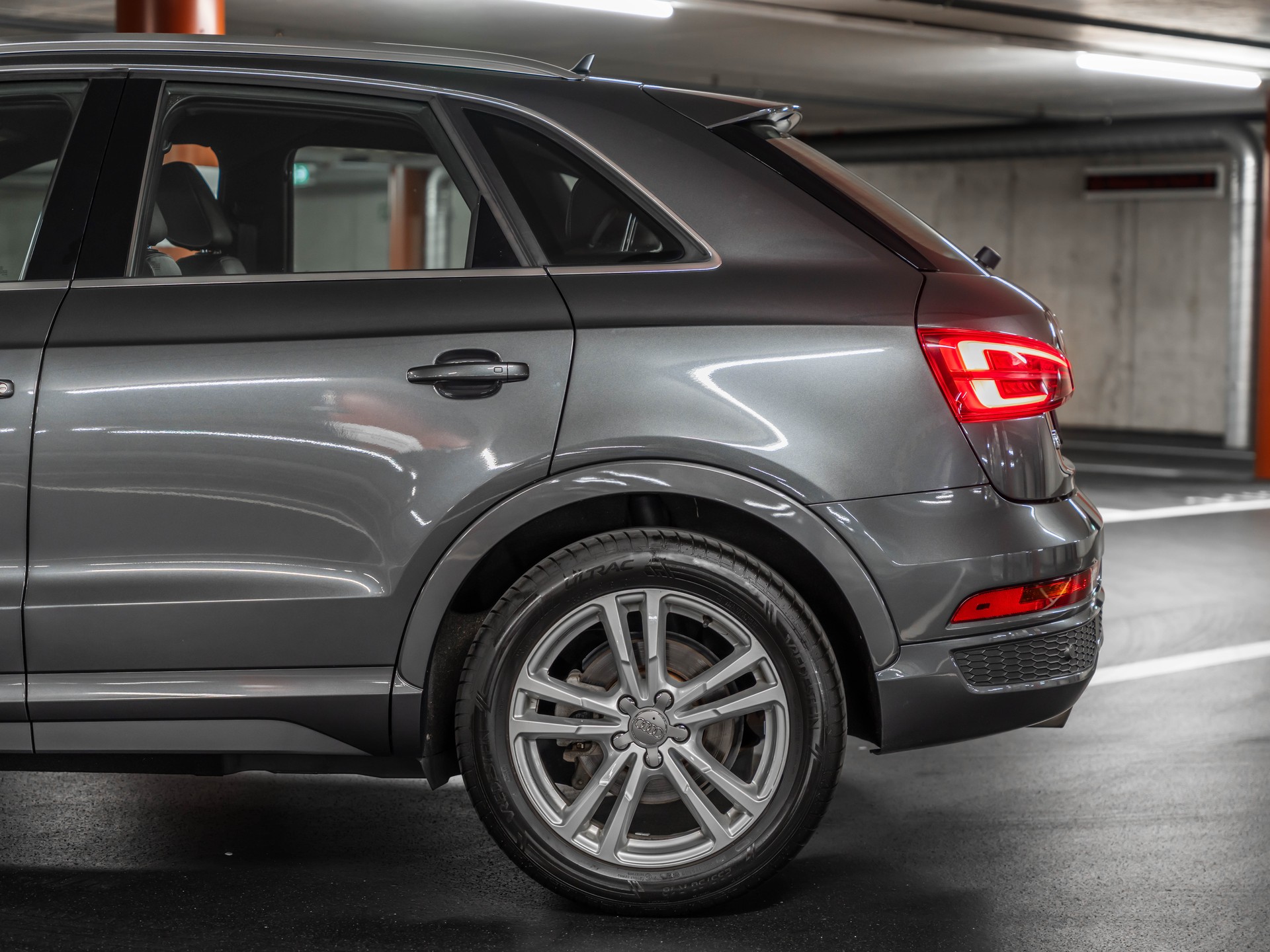 AUDI Q3 2.0 TFSI S-Line Quattro S-Tronic-image-4