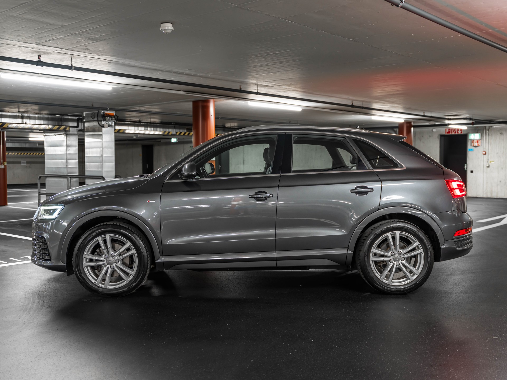 AUDI Q3 2.0 TFSI S-Line Quattro S-Tronic-image-5