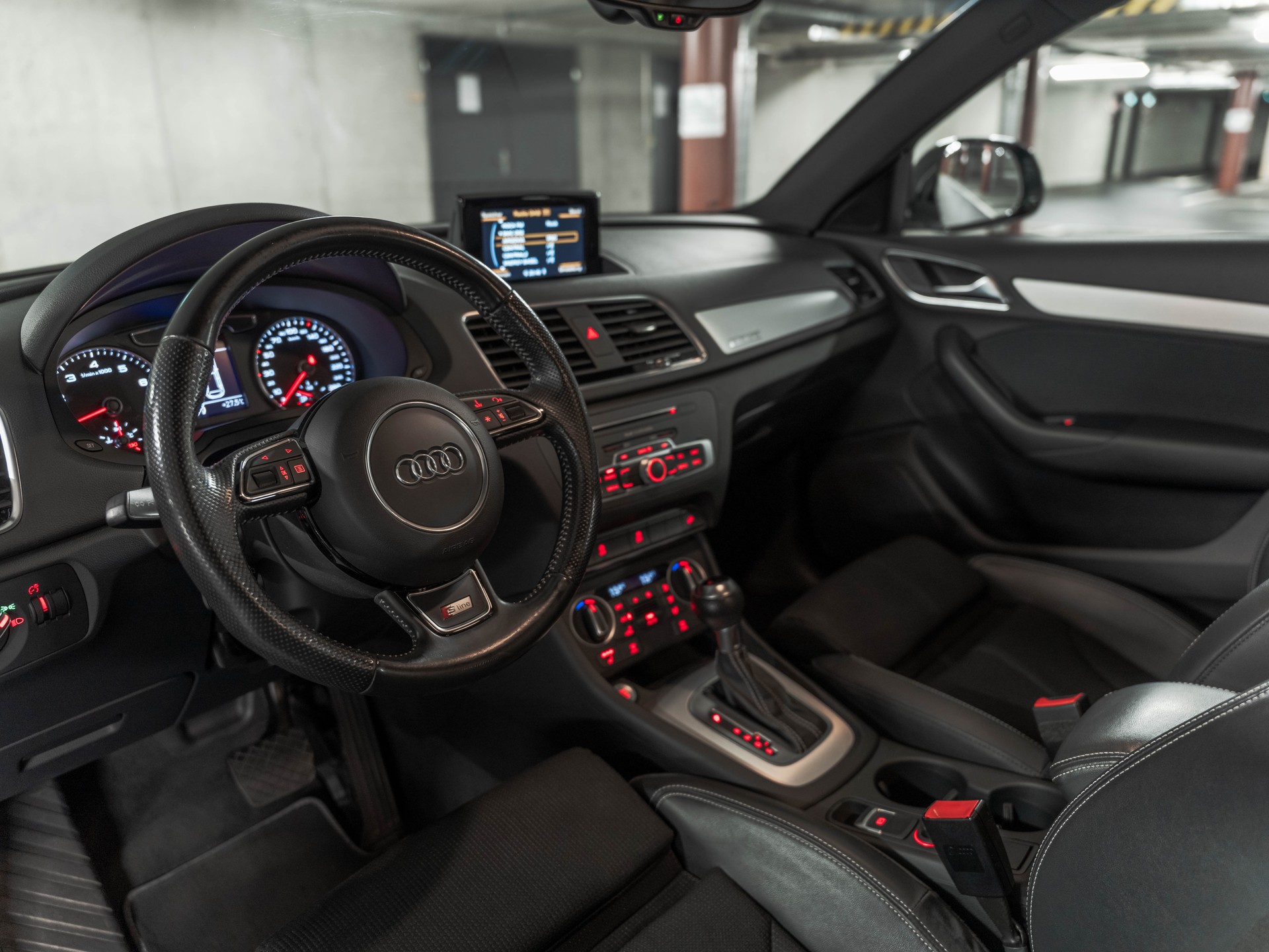 AUDI Q3 2.0 TFSI S-Line Quattro S-Tronic-image-25