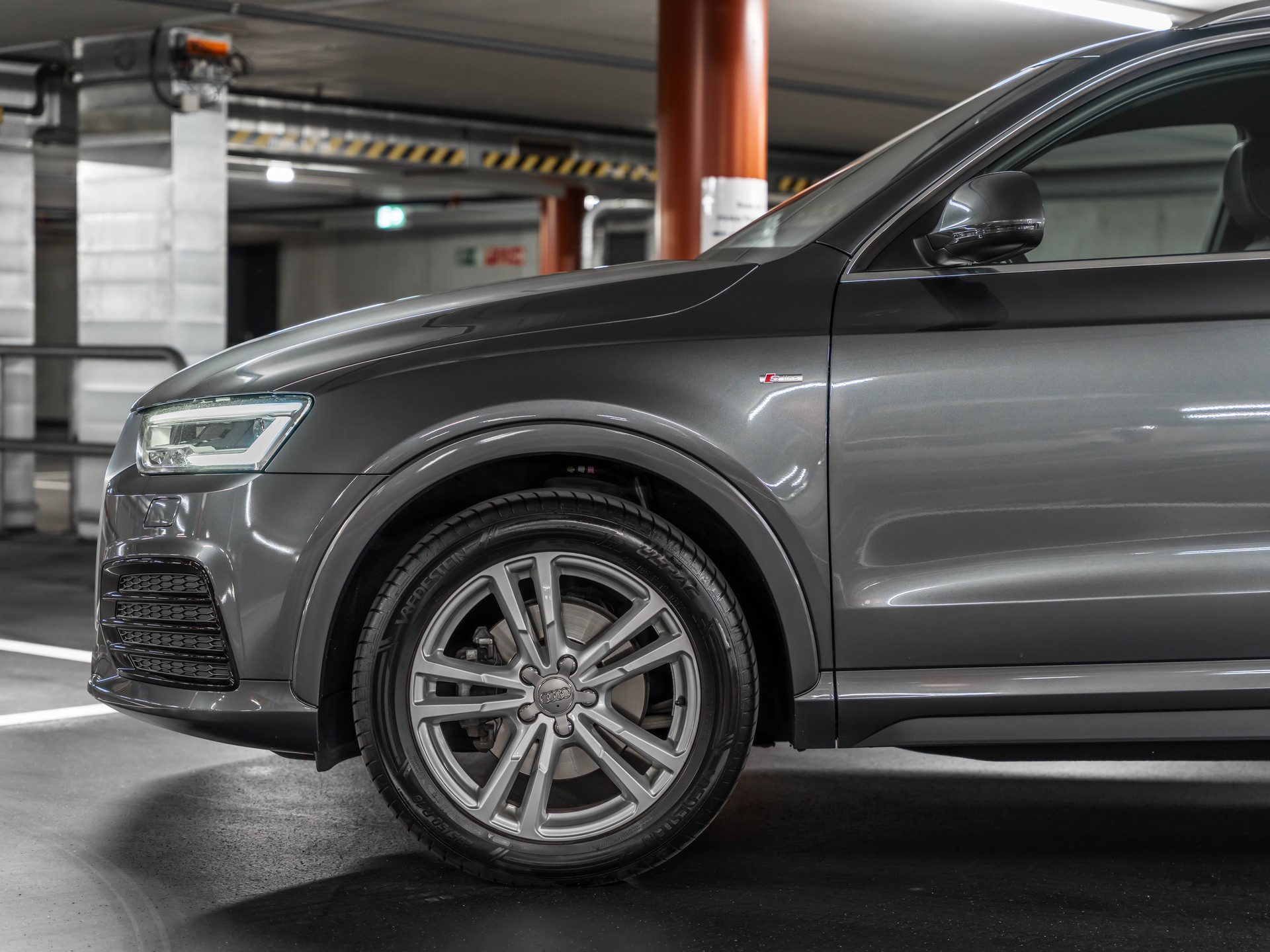 AUDI Q3 2.0 TFSI S-Line Quattro S-Tronic-image-3