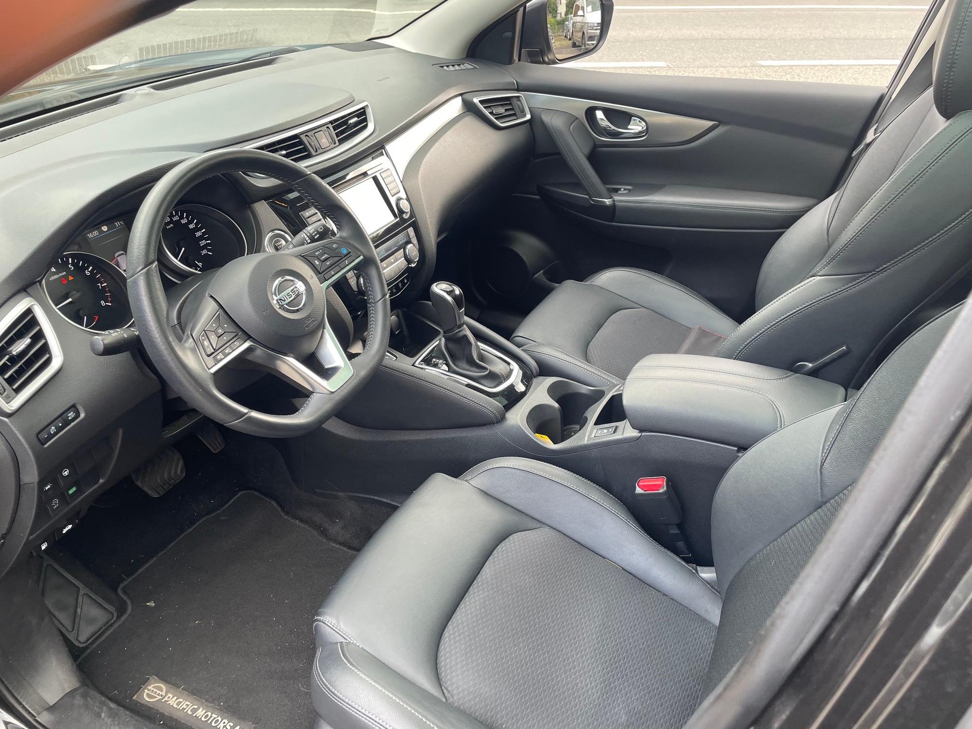NISSAN Qashqai 1.3 DIG-T 160 Tekna-image-4