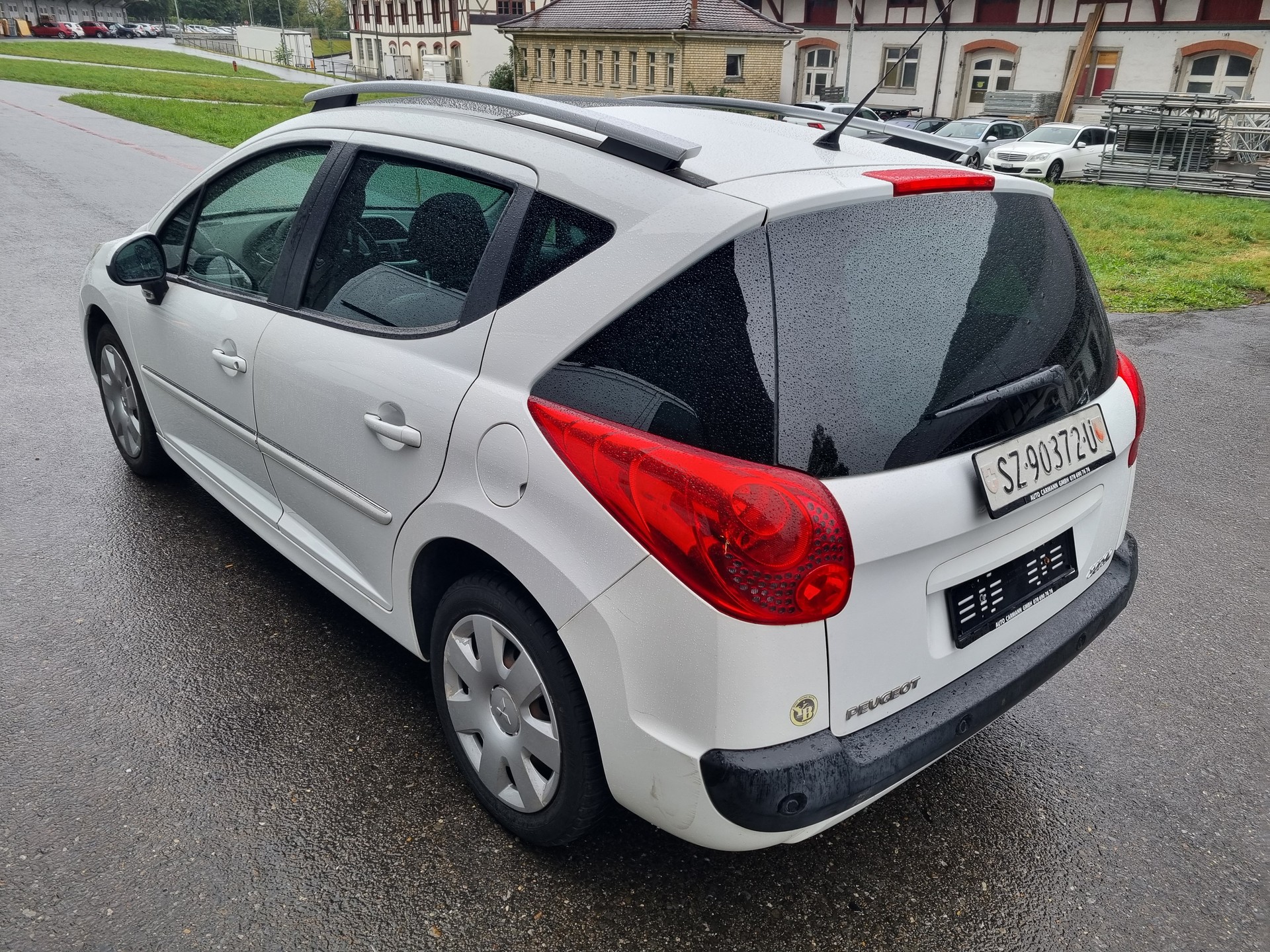 PEUGEOT 207 SW 1.6 16V Swiss Edition-image-1