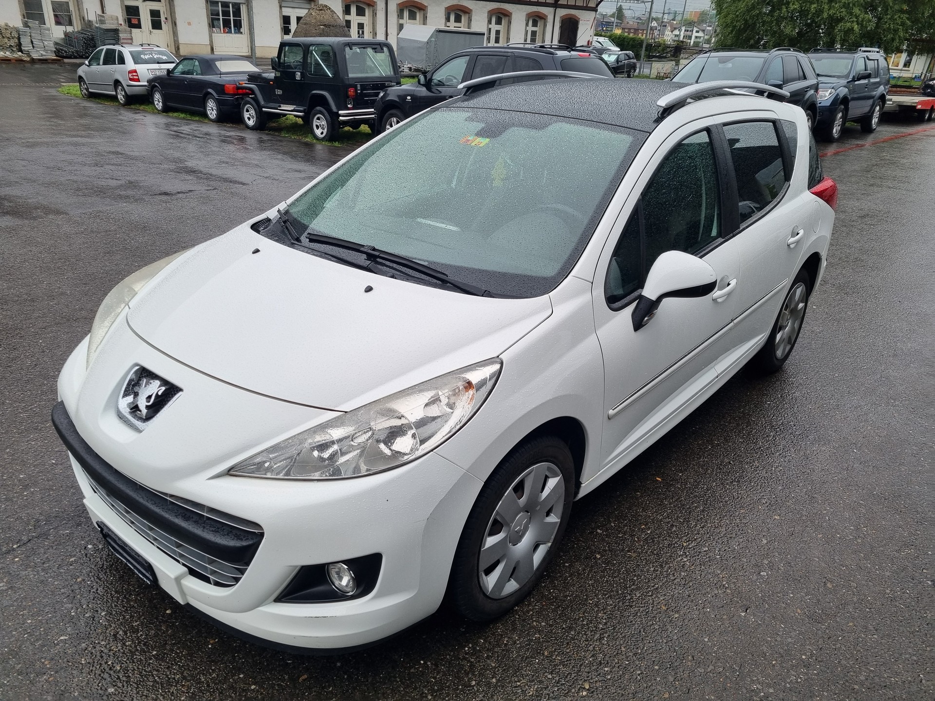 PEUGEOT 207 SW 1.6 16V Swiss Edition-image-0