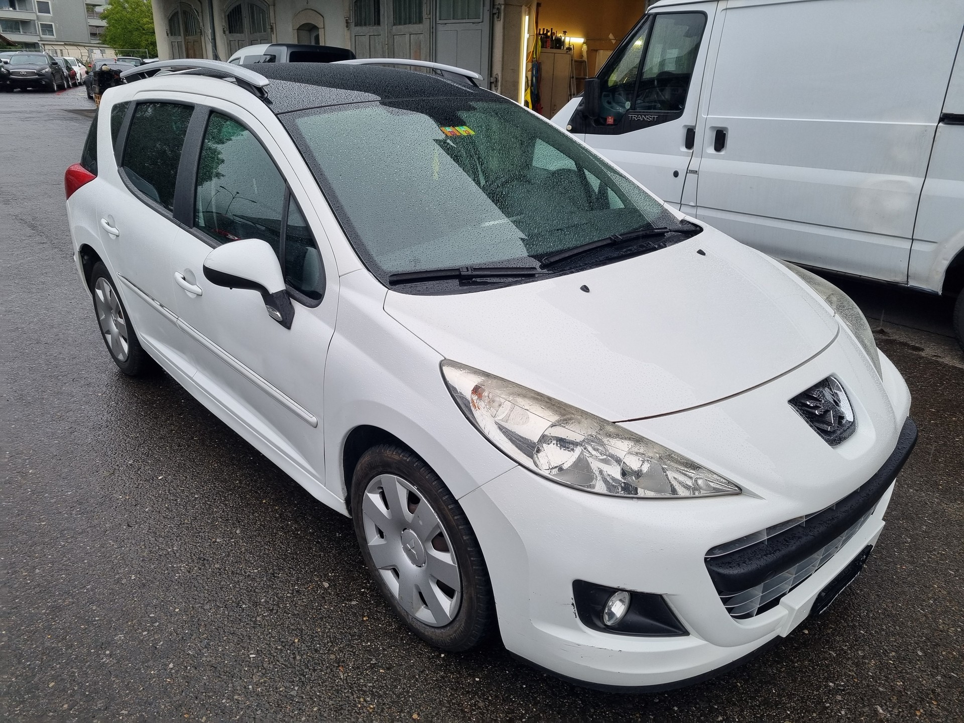 PEUGEOT 207 SW 1.6 16V Swiss Edition-image-3