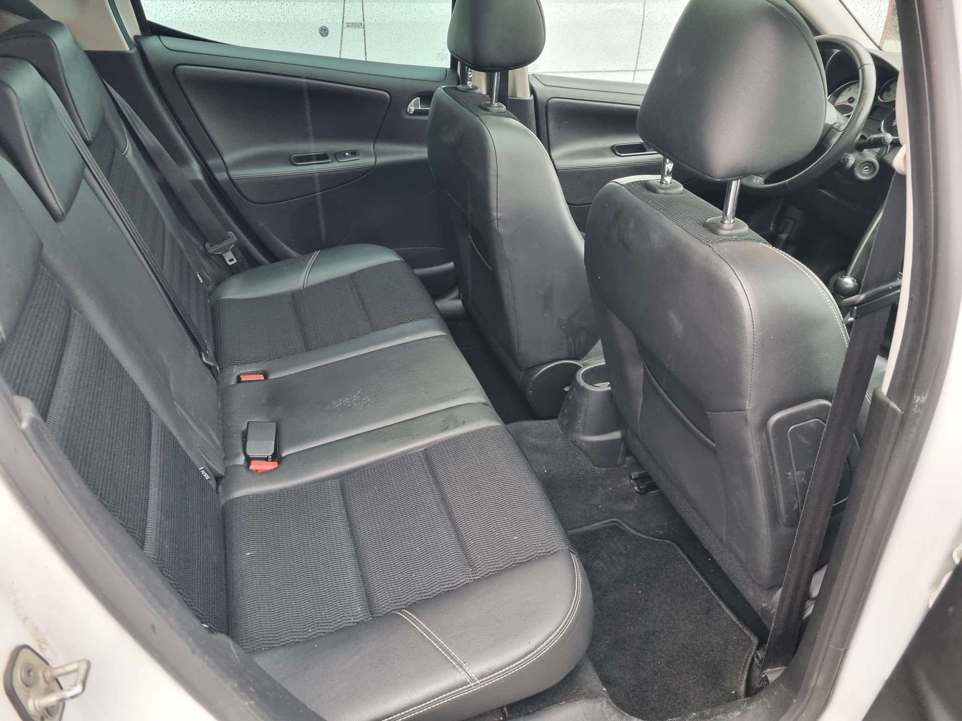 PEUGEOT 207 SW 1.6 16V Swiss Edition-image-5