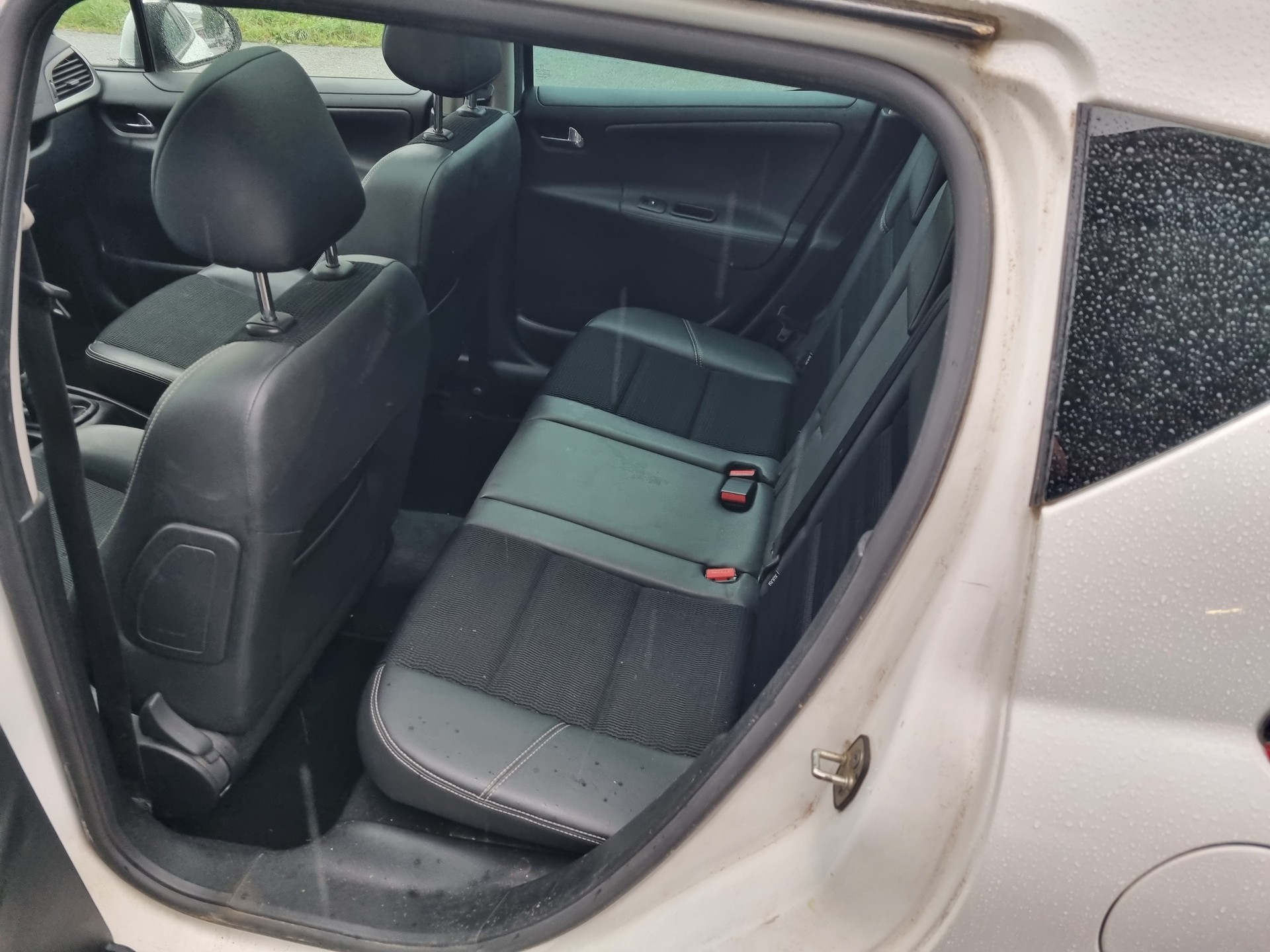 PEUGEOT 207 SW 1.6 16V Swiss Edition-image-7