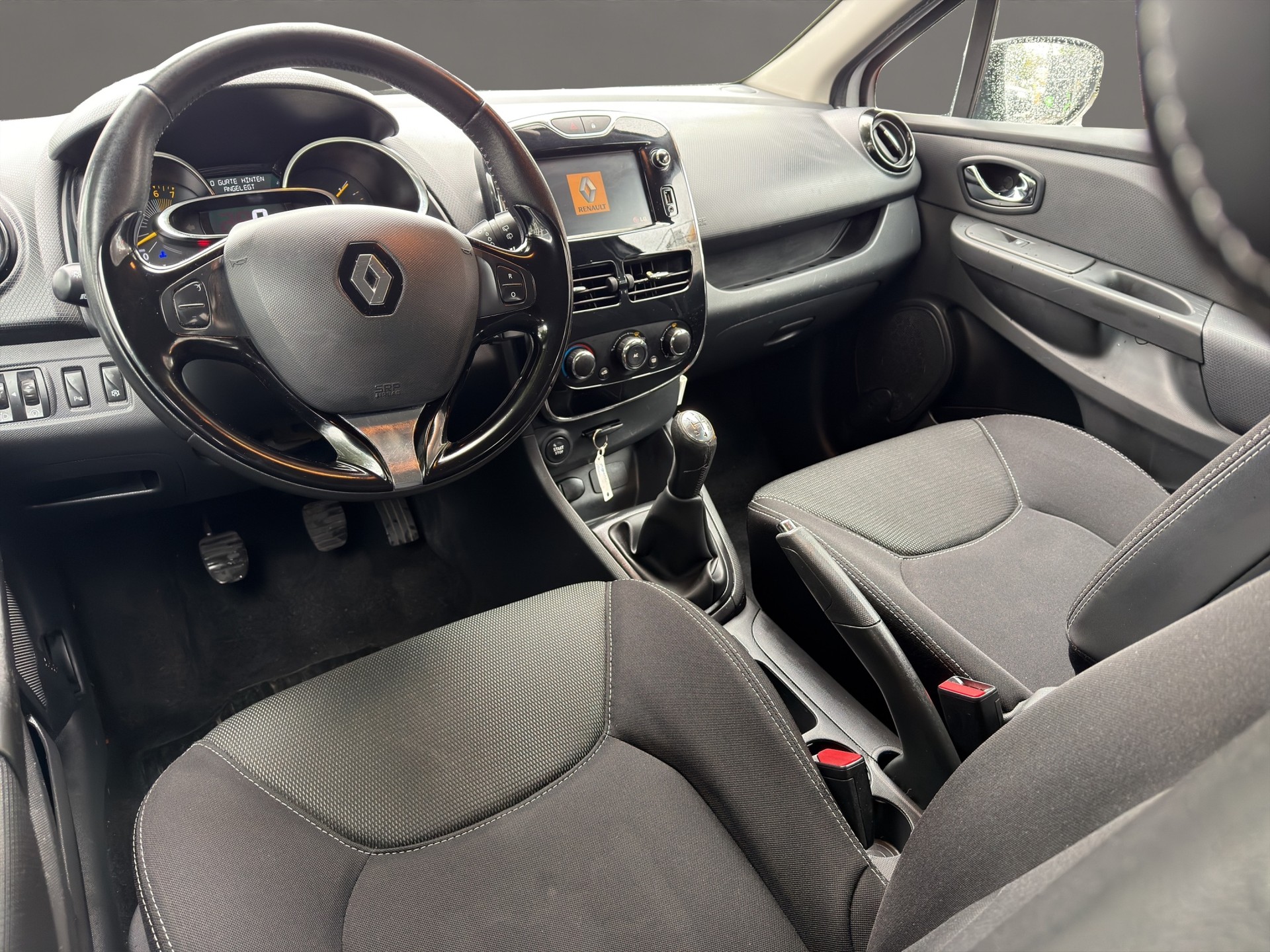 RENAULT Clio Grandtour 0.9 12V Swiss Edition-image-8