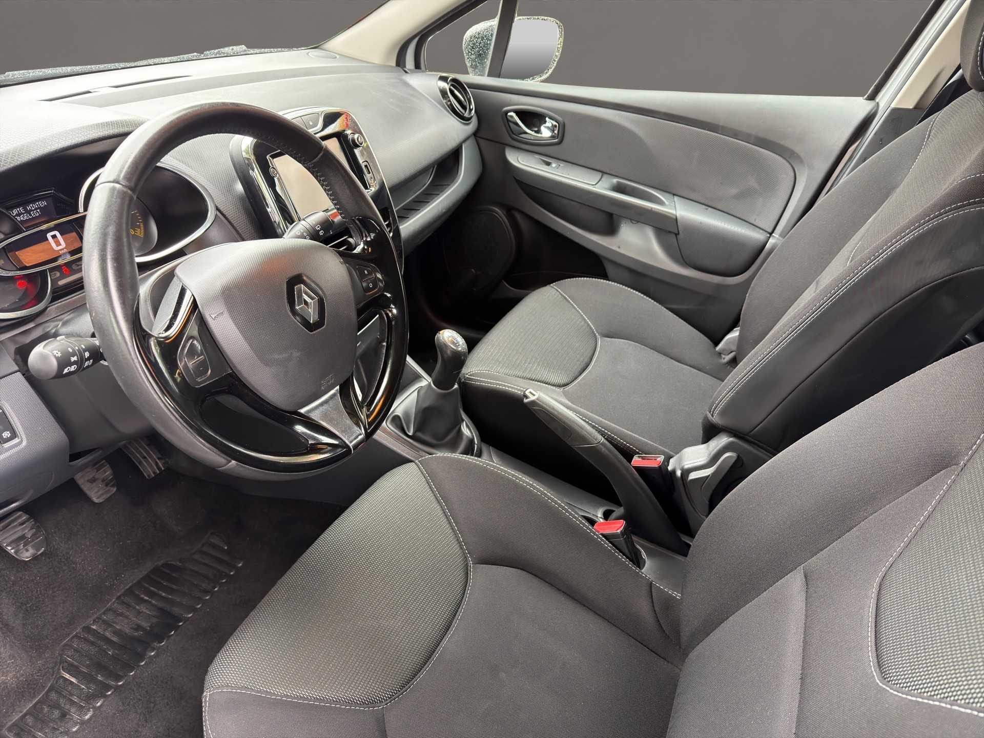 RENAULT Clio Grandtour 0.9 12V Swiss Edition-image-9