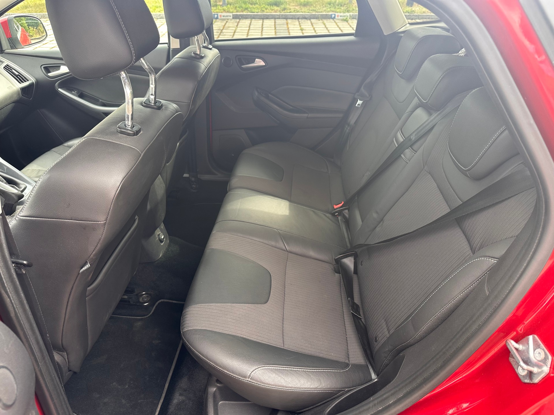 FORD Focus 1.6 SCTi Titanium-image-10