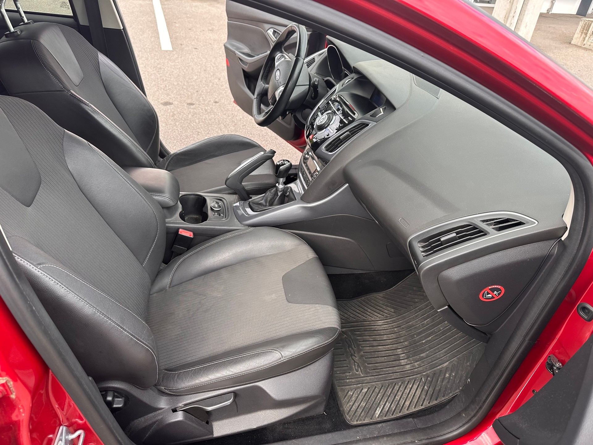 FORD Focus 1.6 SCTi Titanium-image-9