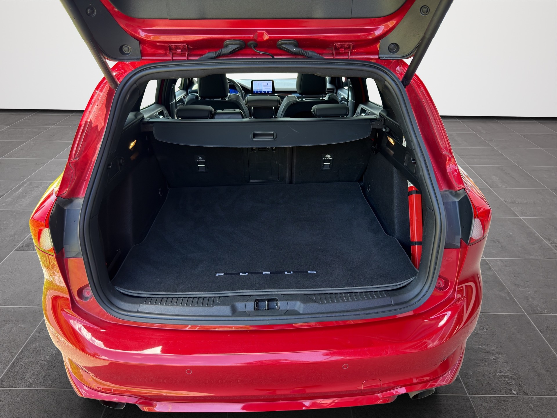 FORD Focus ST 2.3 Styling Paket Automat-image-12