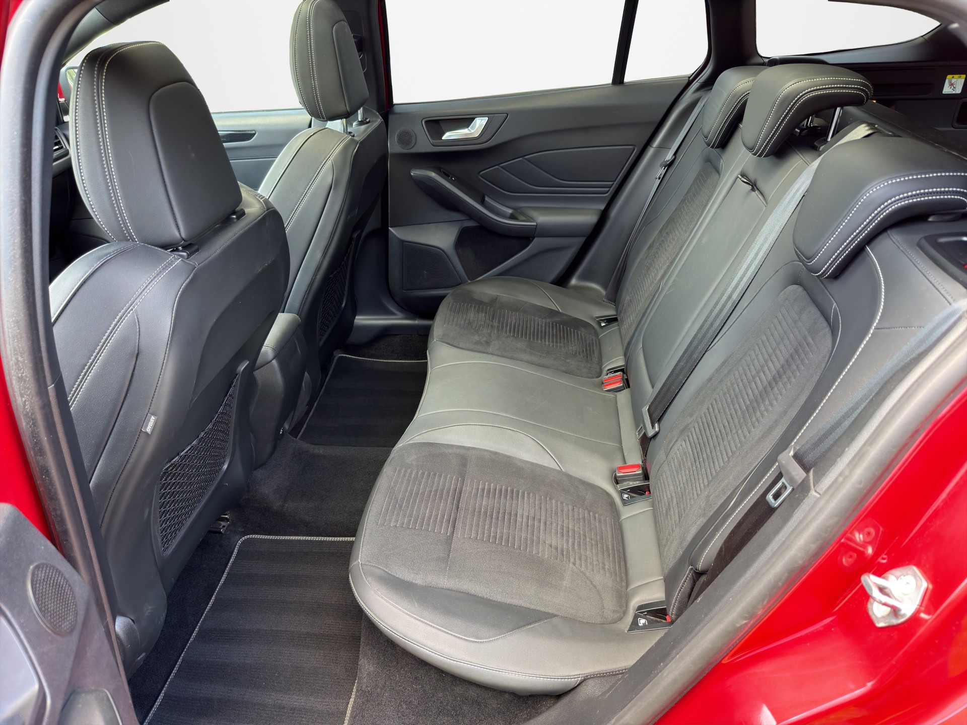 FORD Focus ST 2.3 Styling Paket Automat-image-9