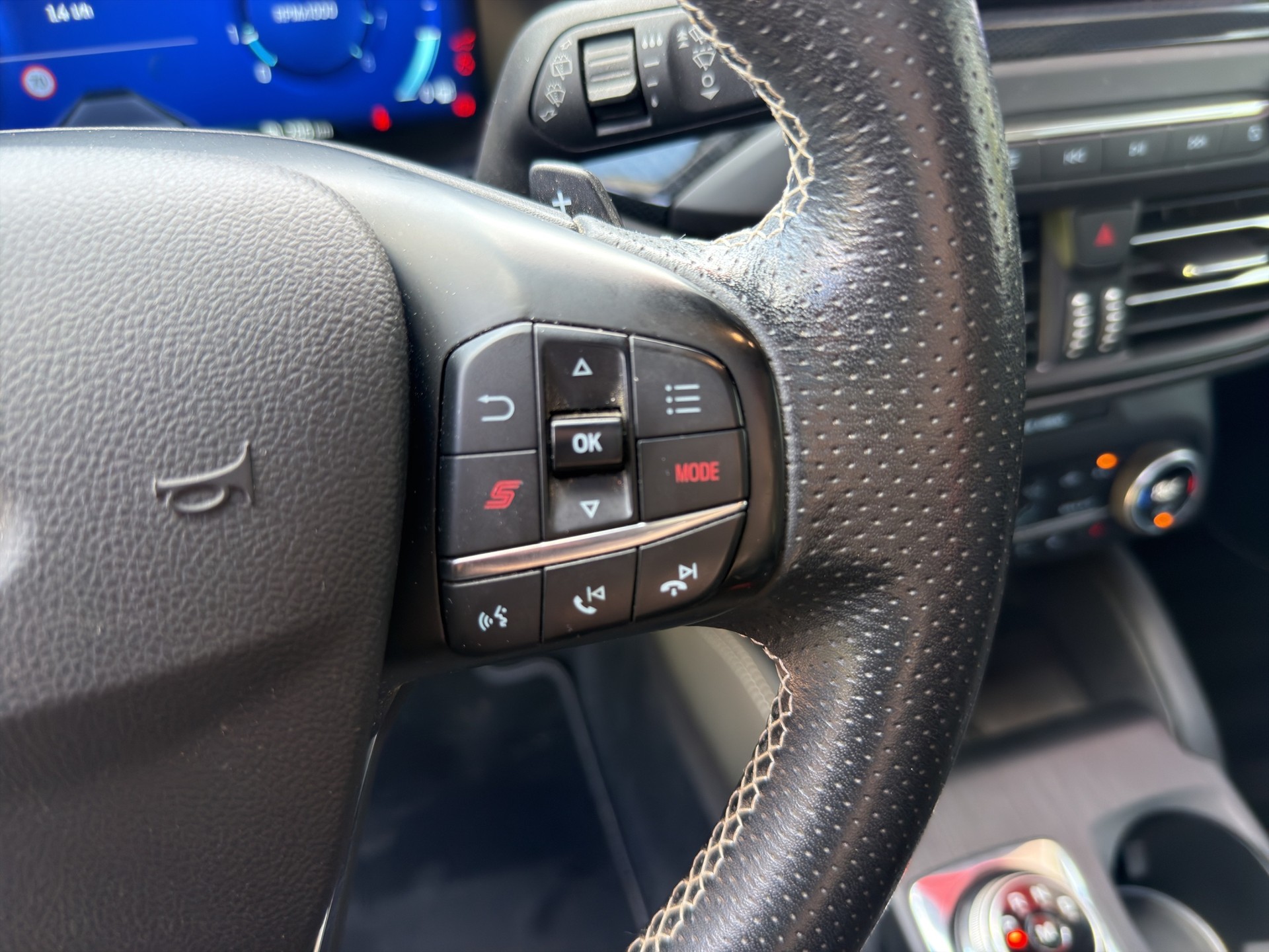 FORD Focus ST 2.3 Styling Paket Automat-image-15