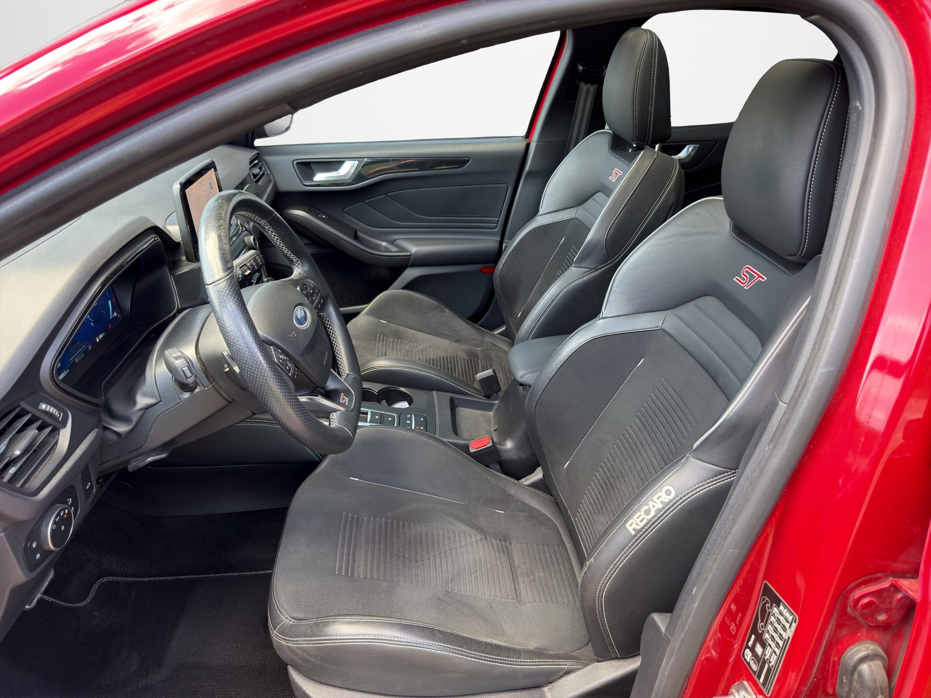 FORD Focus ST 2.3 Styling Paket Automat-image-6