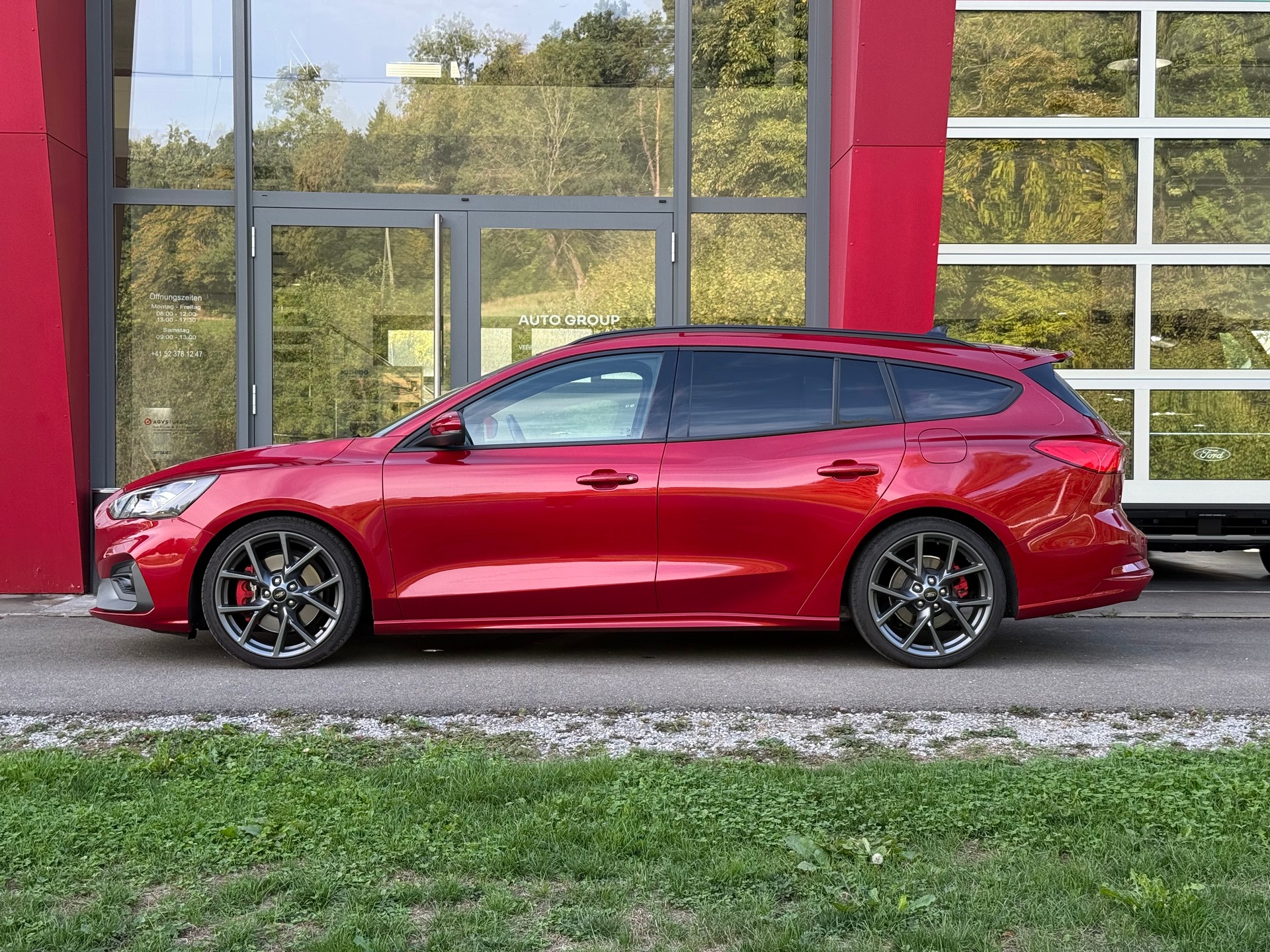 FORD Focus ST 2.3 Styling Paket Automat LEASING AB 436.38 CHF / MONAT-showroom-element-1