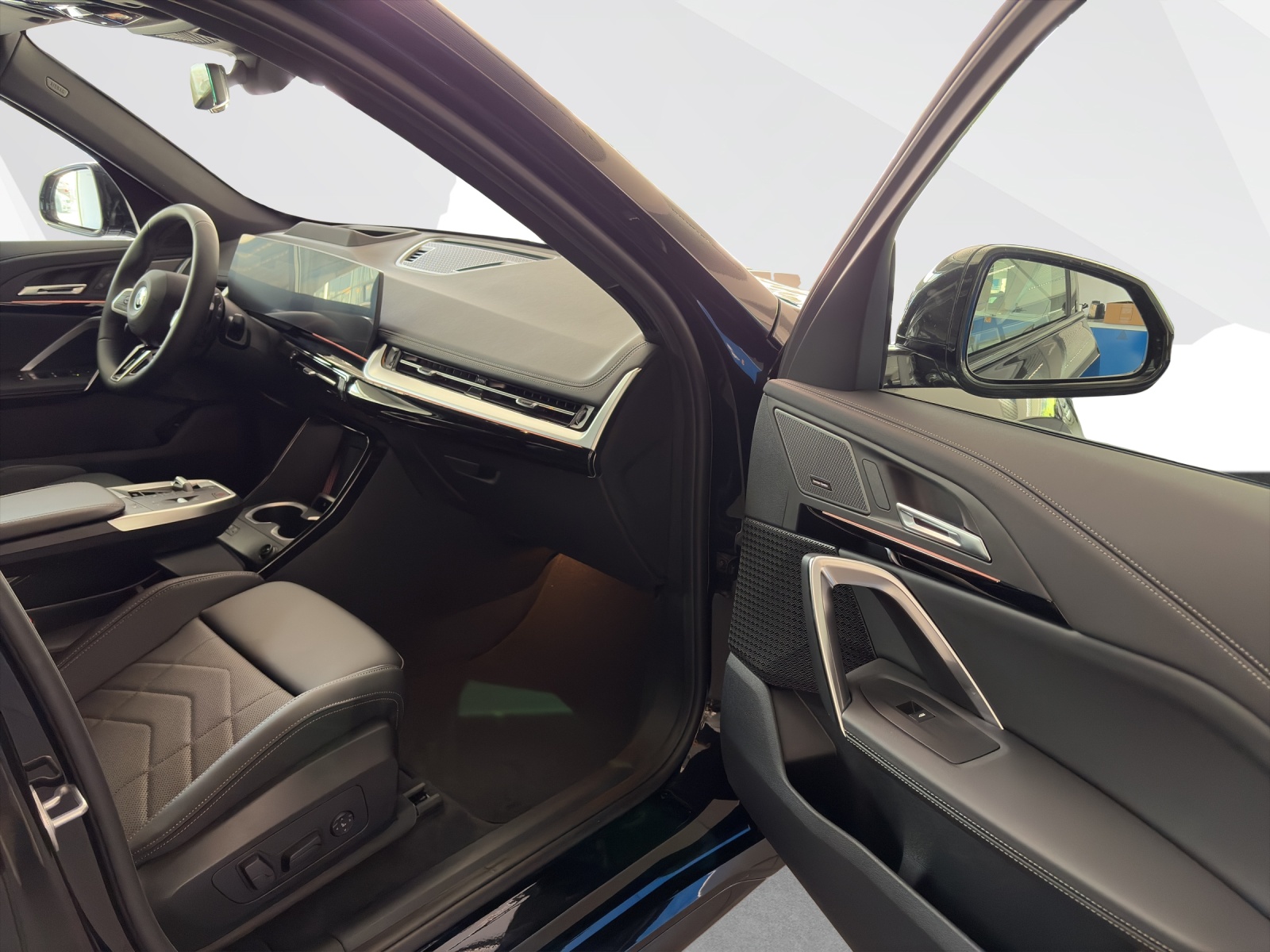 BMW X1 30e xDrive-image-16