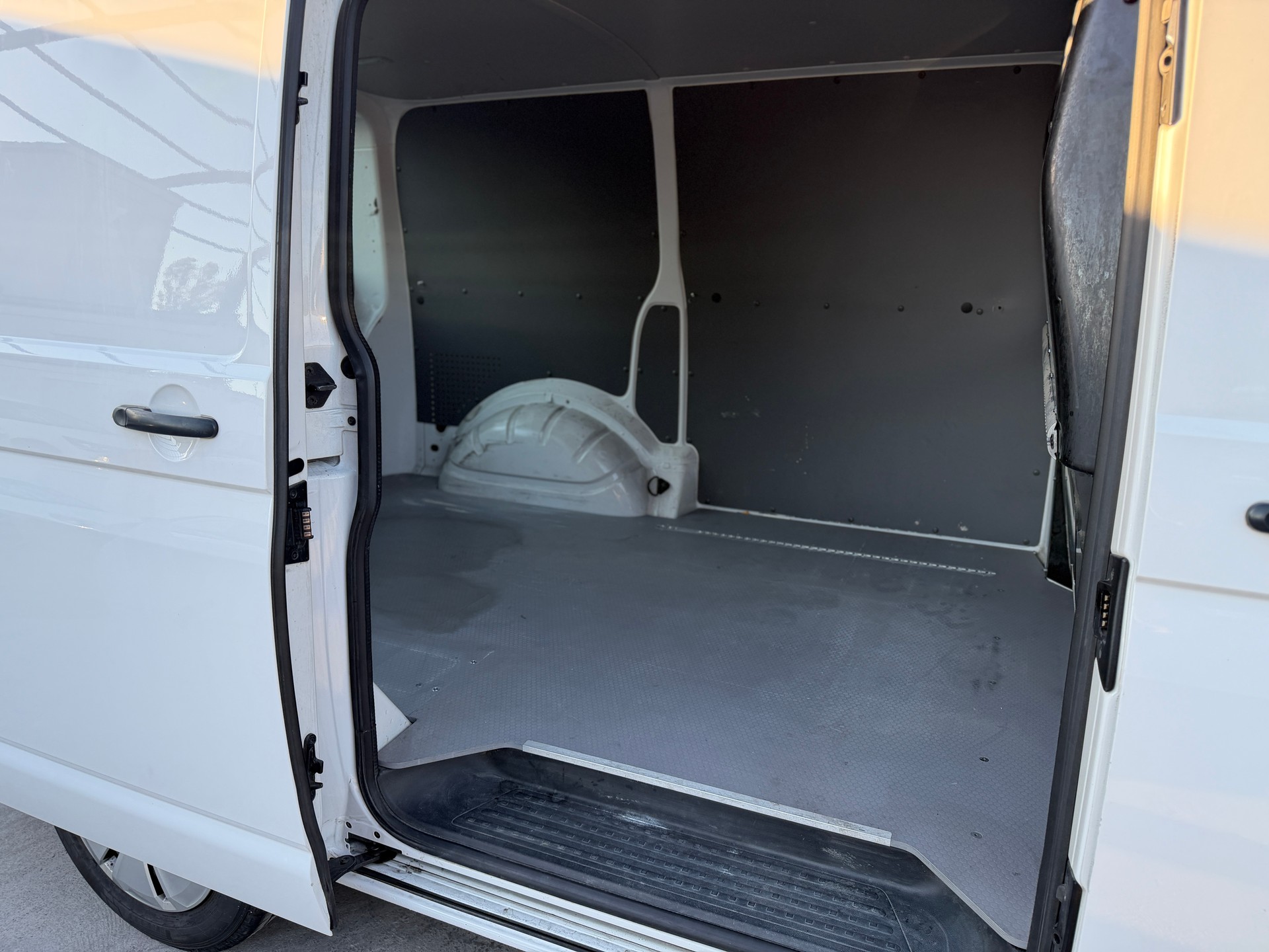 VW T6.1 2.0 TDI-image-6