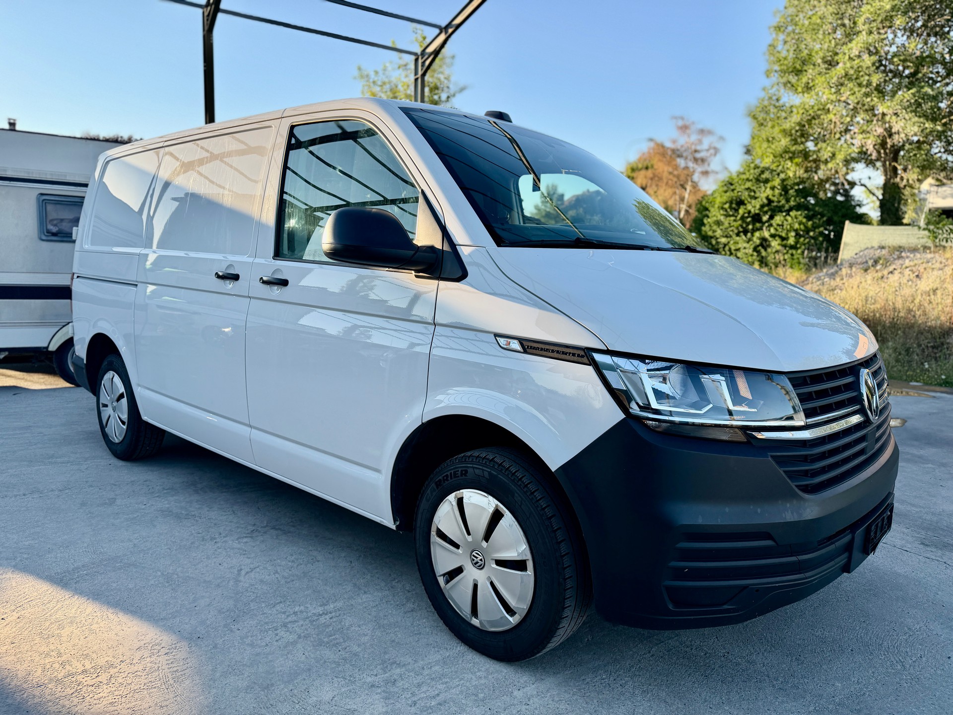 VW T6.1 2.0 TDI-image-1