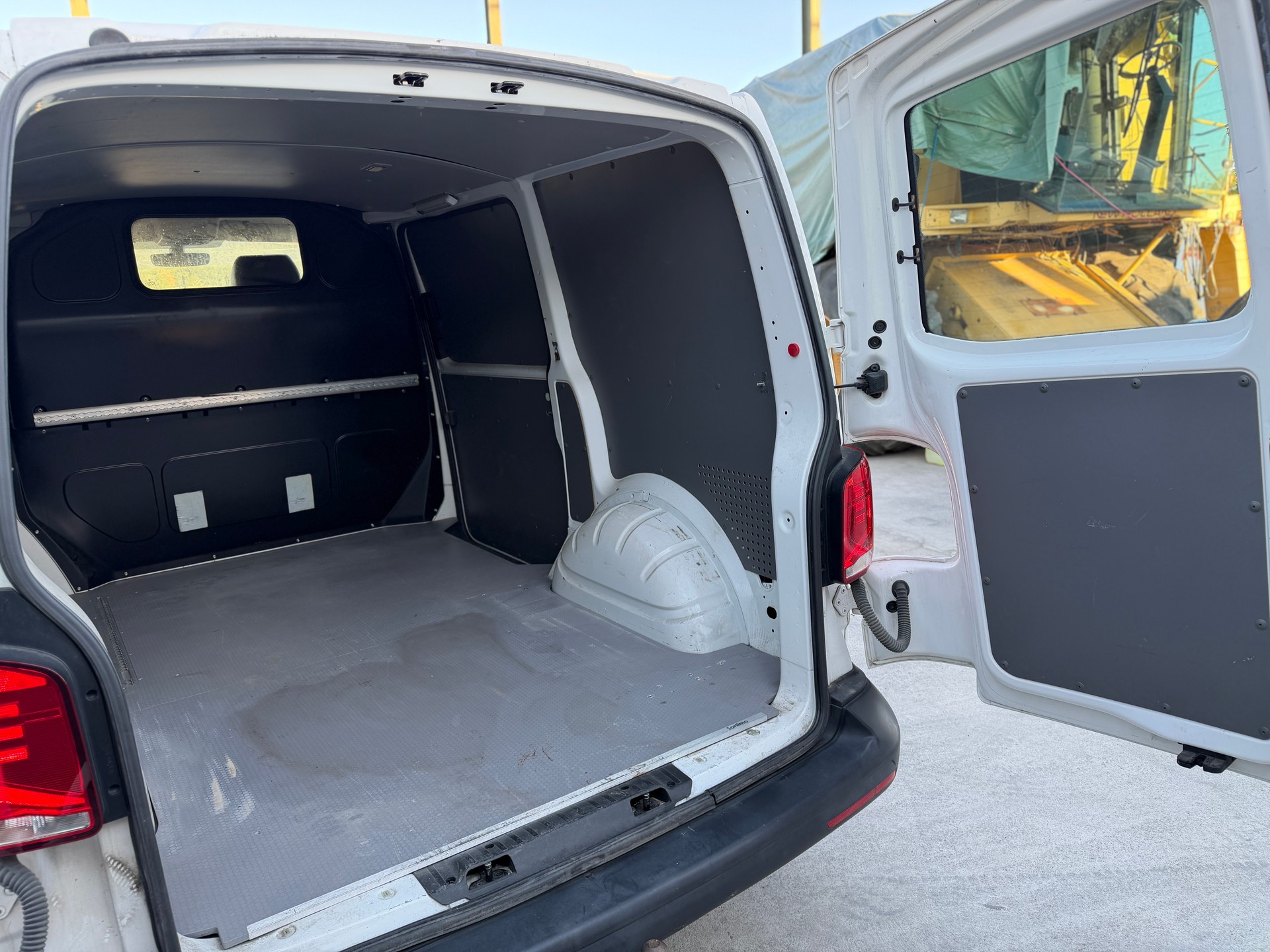 VW T6.1 2.0 TDI-image-7