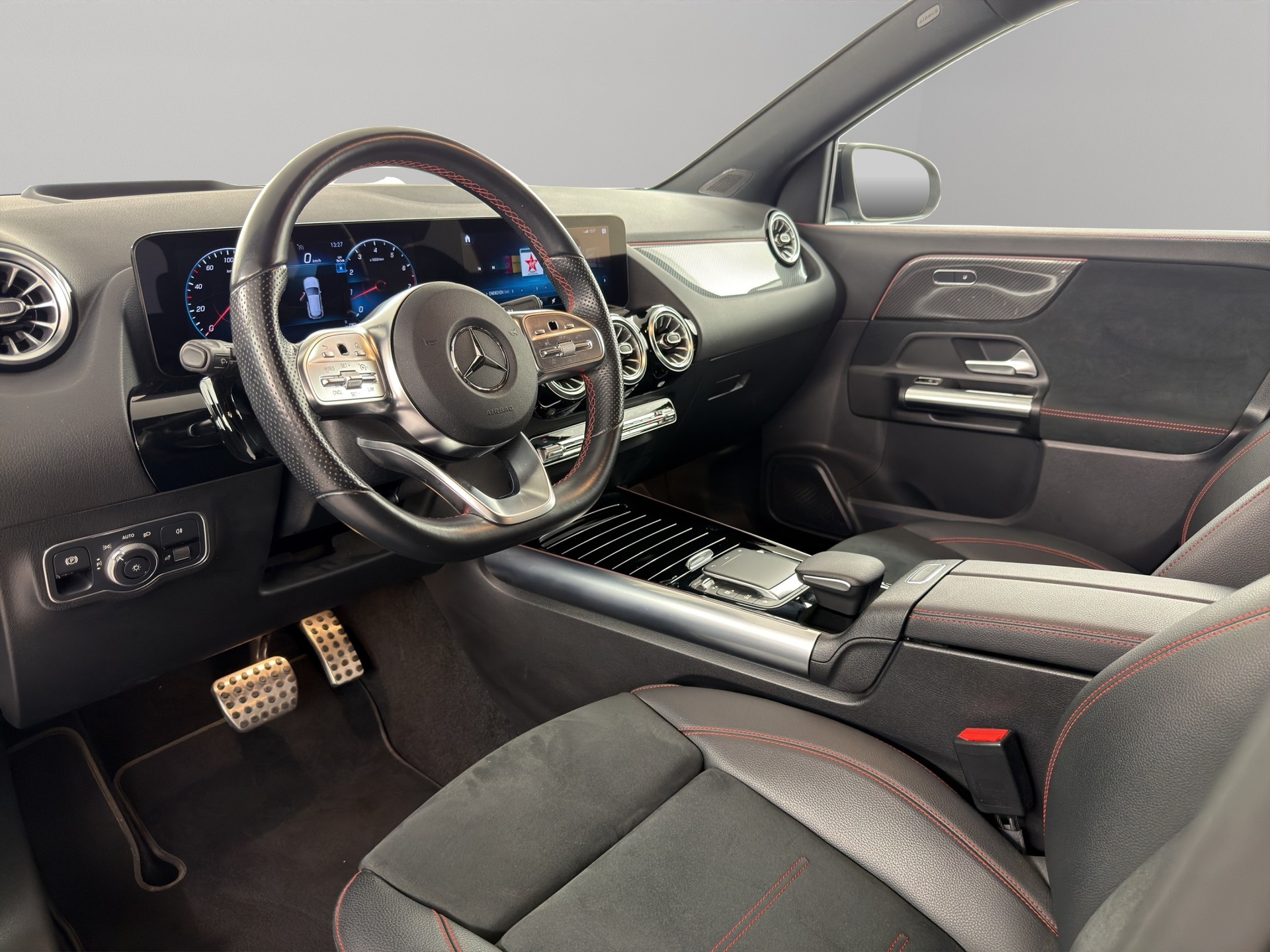 MERCEDES-BENZ GLA 250 AMG Line 4matic-image-11