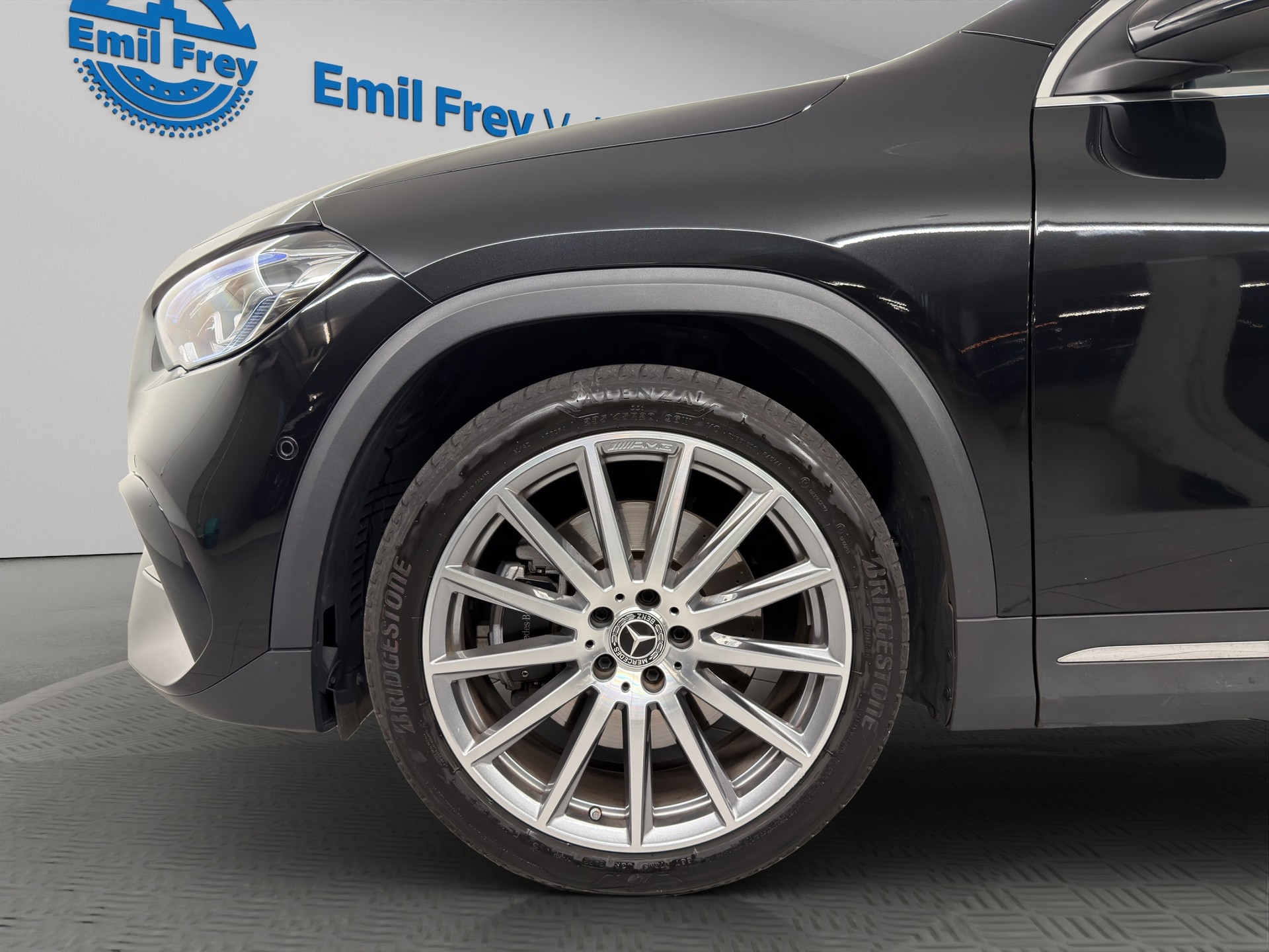 MERCEDES-BENZ GLA 250 AMG Line 4matic-image-3