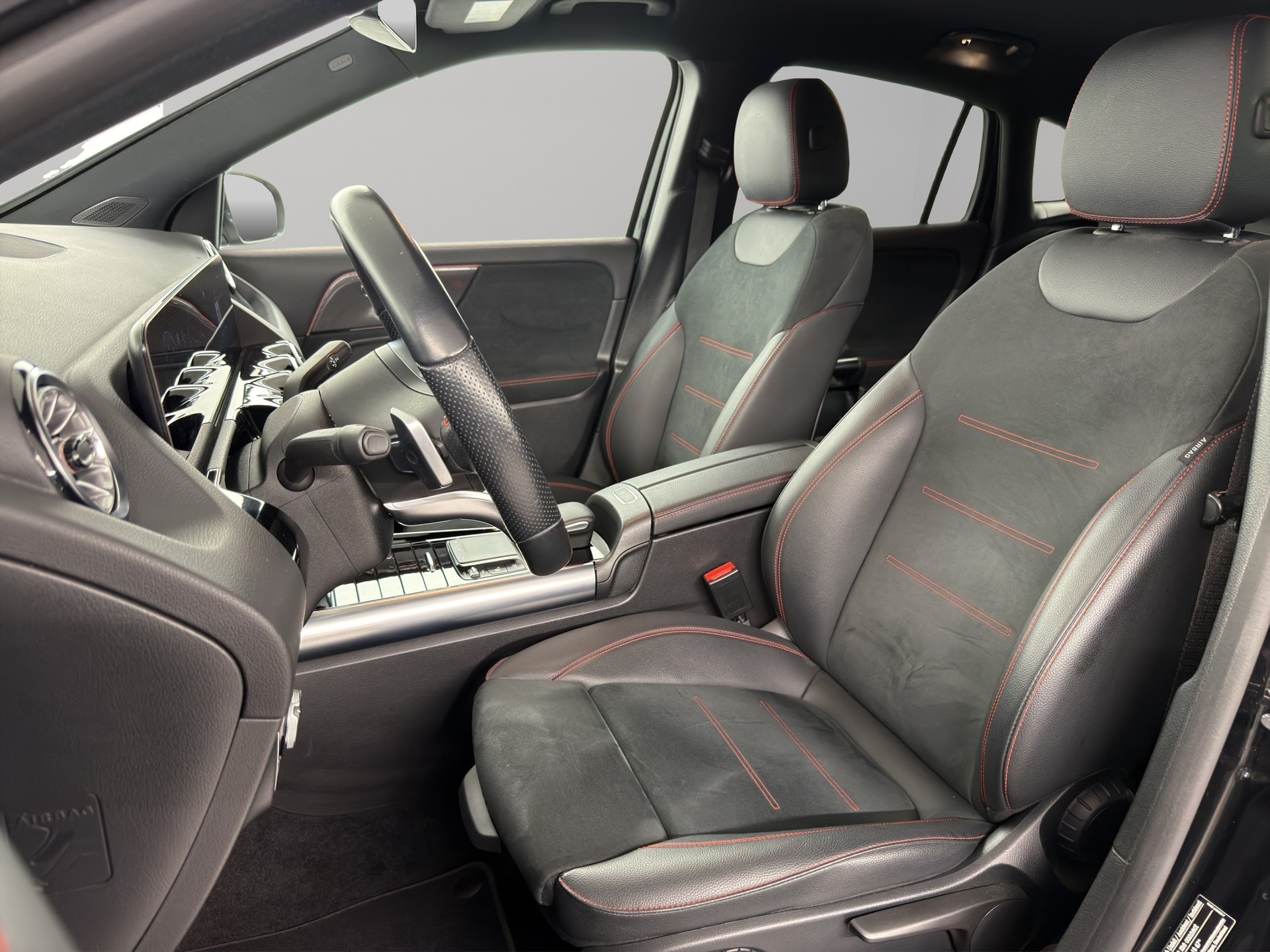 MERCEDES-BENZ GLA 250 AMG Line 4matic-image-7