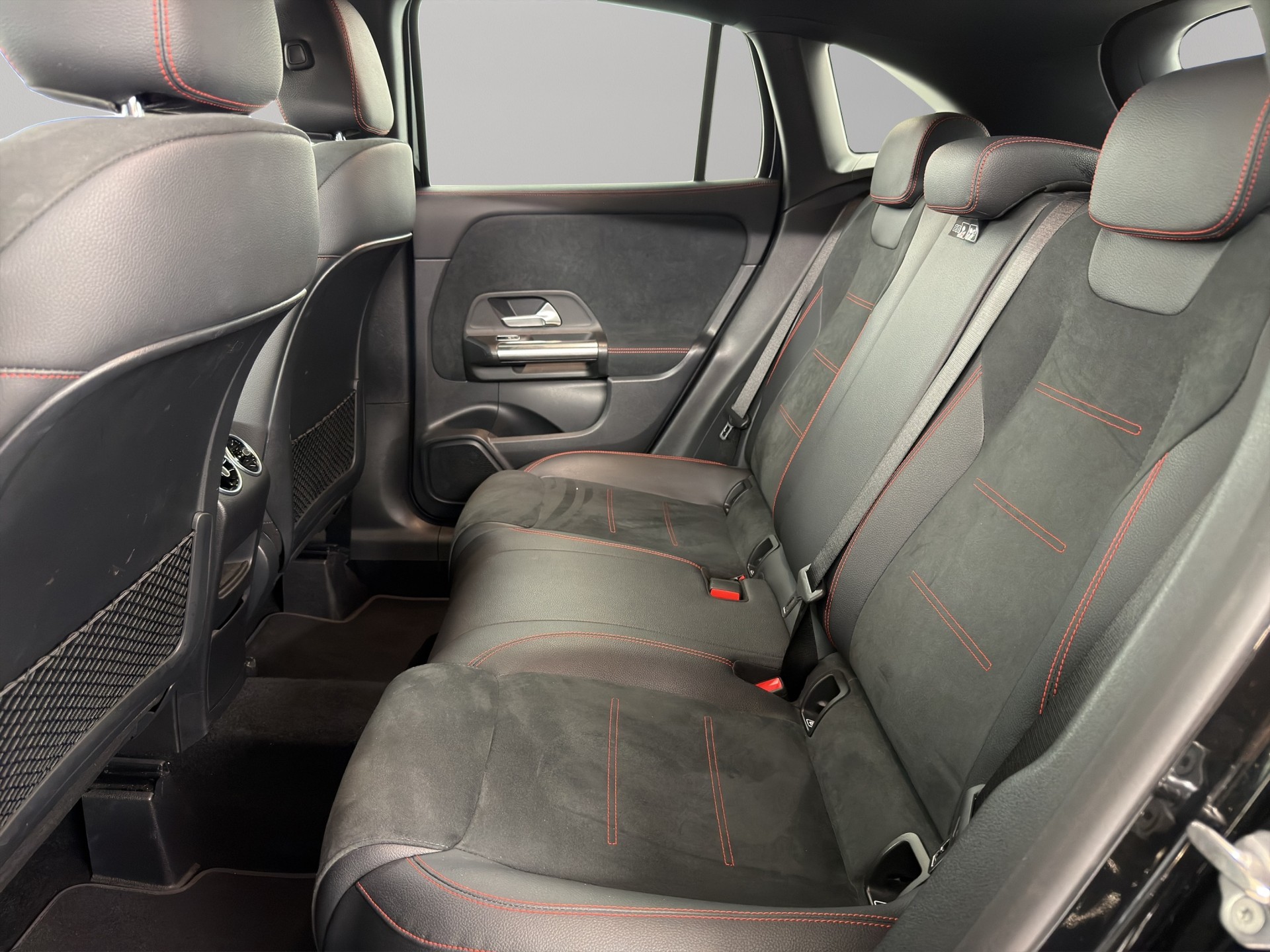 MERCEDES-BENZ GLA 250 AMG Line 4matic-image-8
