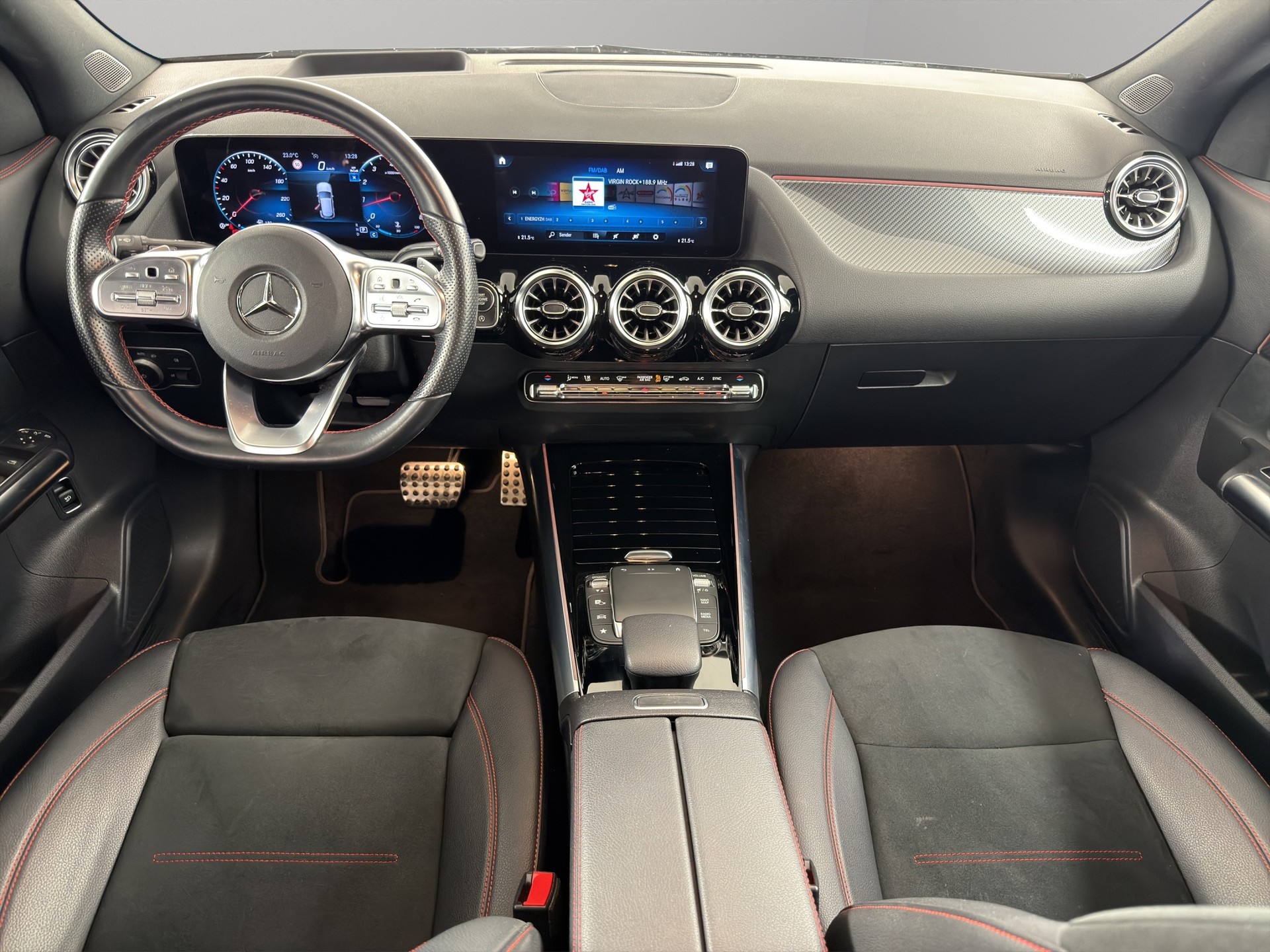 MERCEDES-BENZ GLA 250 AMG Line 4matic-image-9