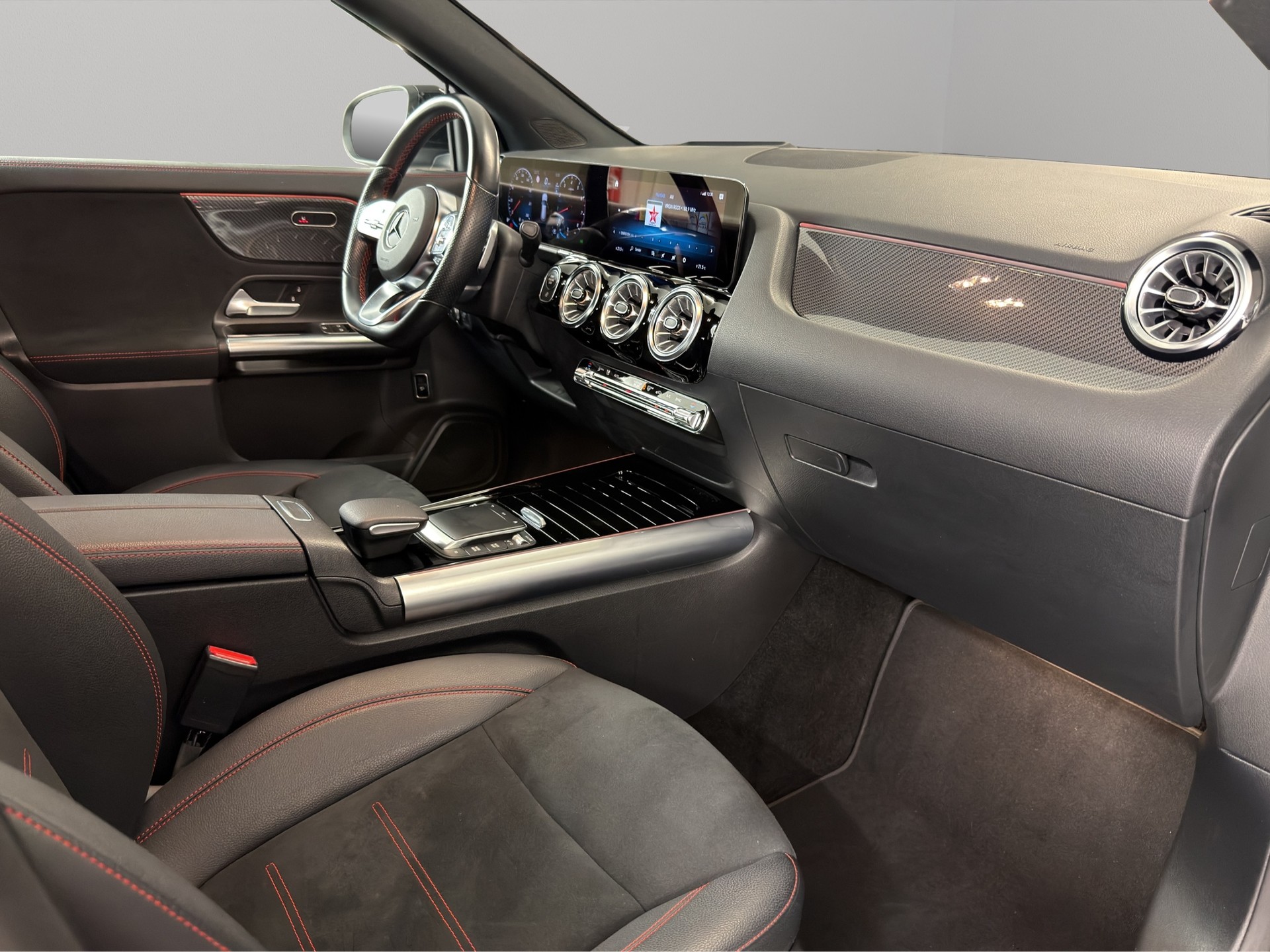 MERCEDES-BENZ GLA 250 AMG Line 4matic-image-10