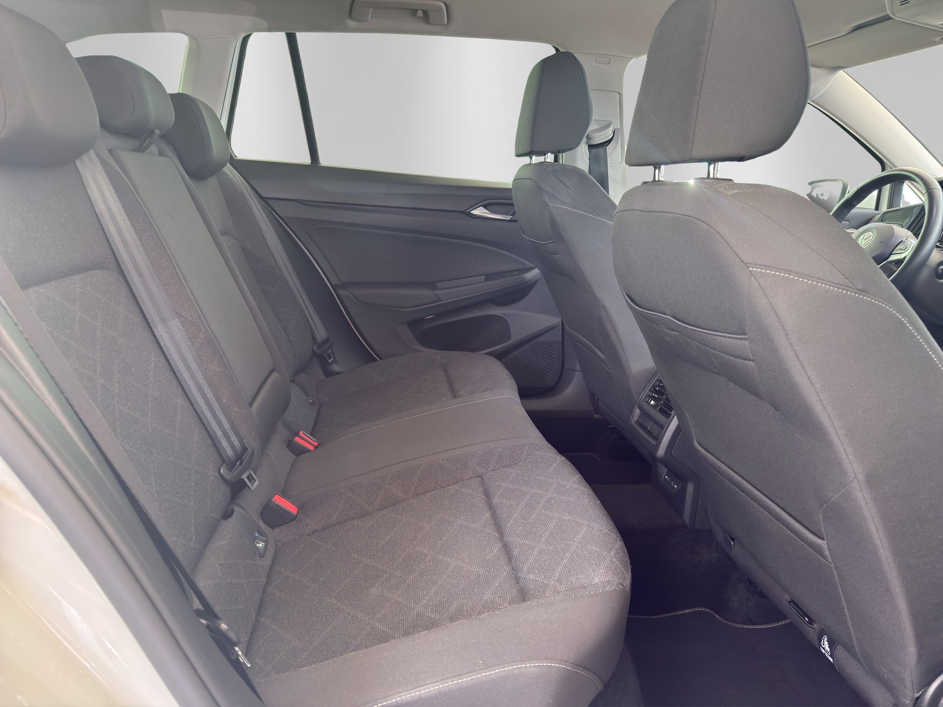VW Golf Variant 2.0 TDI Life DSG-image-14
