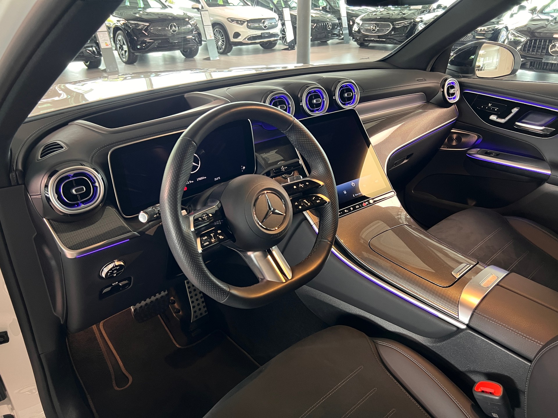 MERCEDES-BENZ GLC 300 de 4Matic EQ Star 9G-Tronic-image-9
