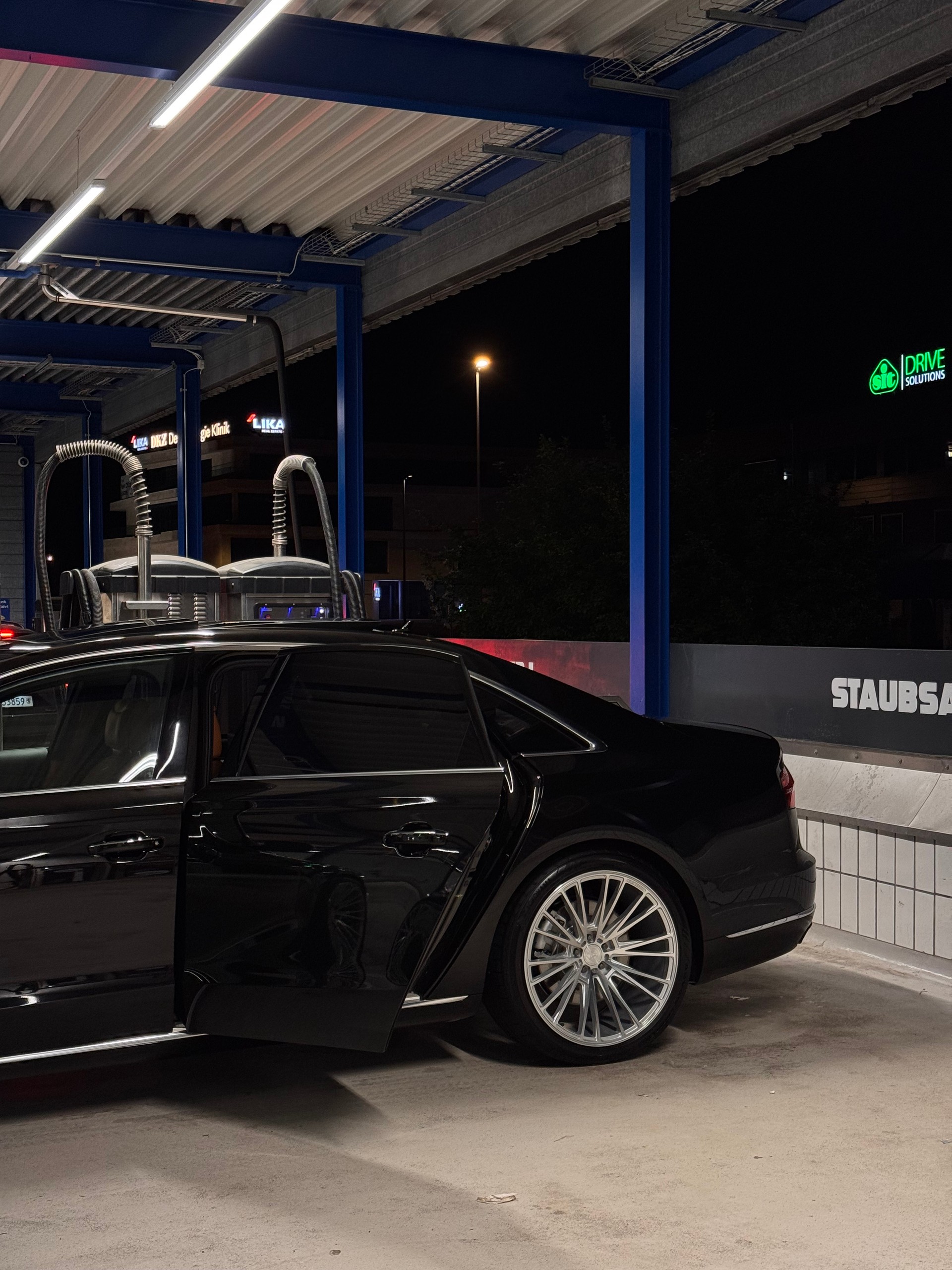 AUDI A8 L 4.0 V8 TFSI quat.T-Tronic LWB-image-1