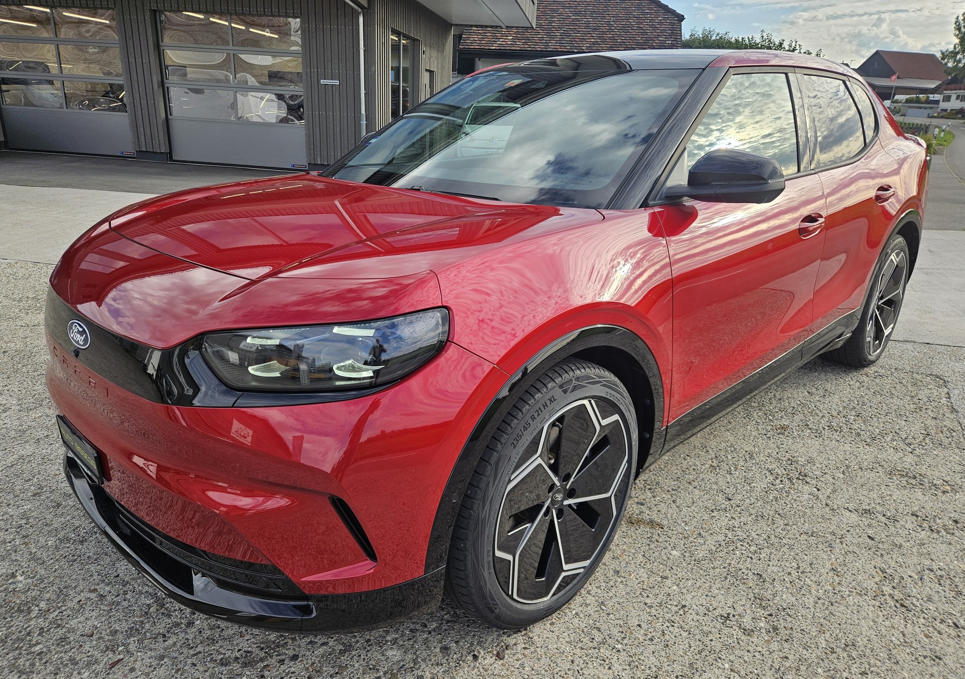 FORD Capri Elektro 77kWh Dual Extended Range Premium AWD-showroom-element-2