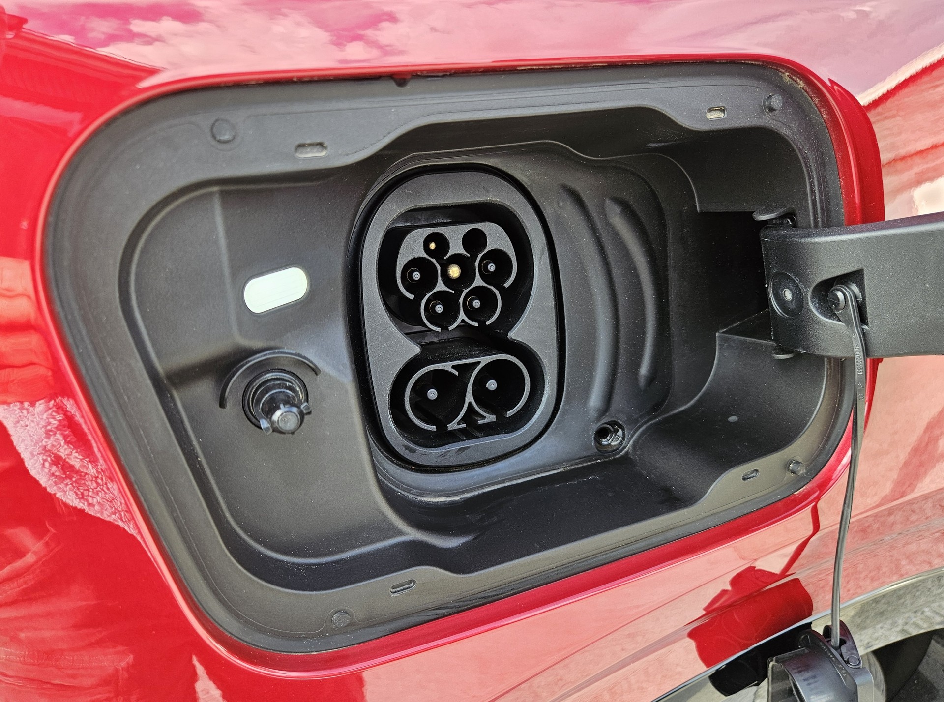 FORD Capri Elektro 77kWh Dual Extended Range Premium AWD-image-8