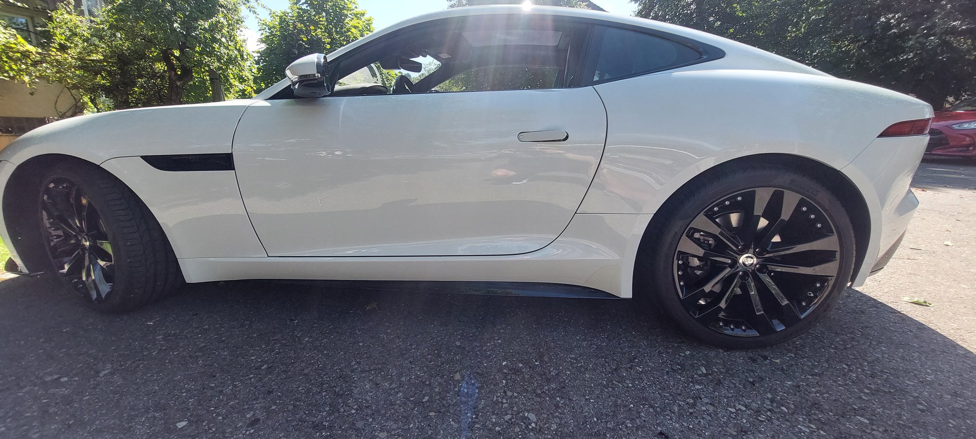 JAGUAR 2.0 R-Dynamic-image-2