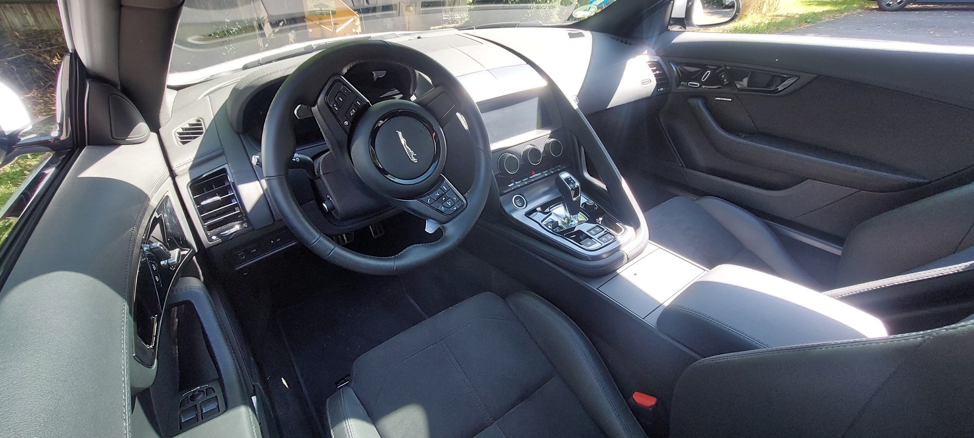 JAGUAR 2.0 R-Dynamic-image-5