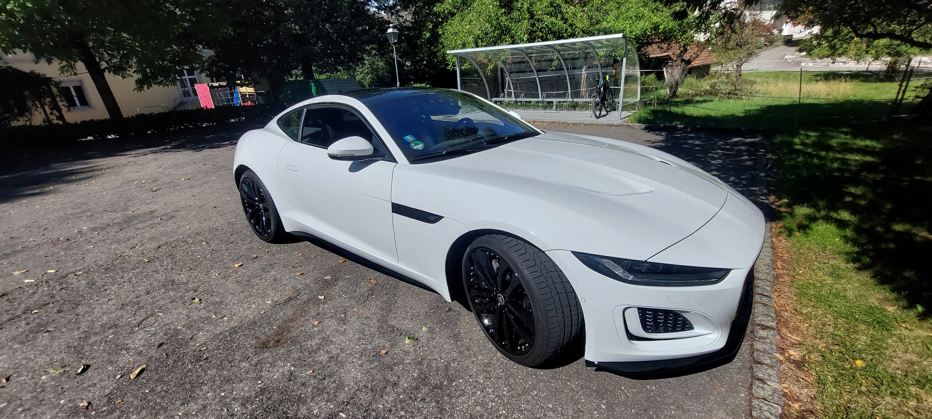 JAGUAR 2.0 R-Dynamic-image-0
