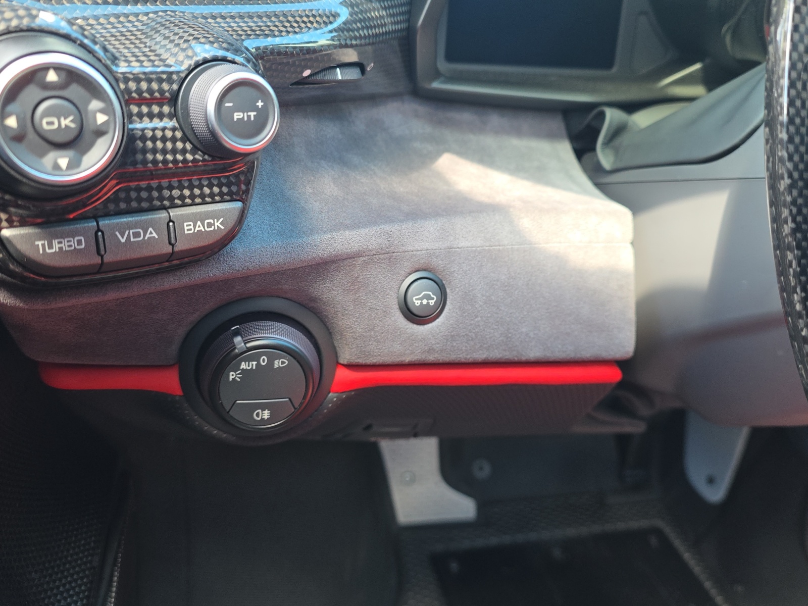 FERRARI 488 Pista 3.9 V8-image-11